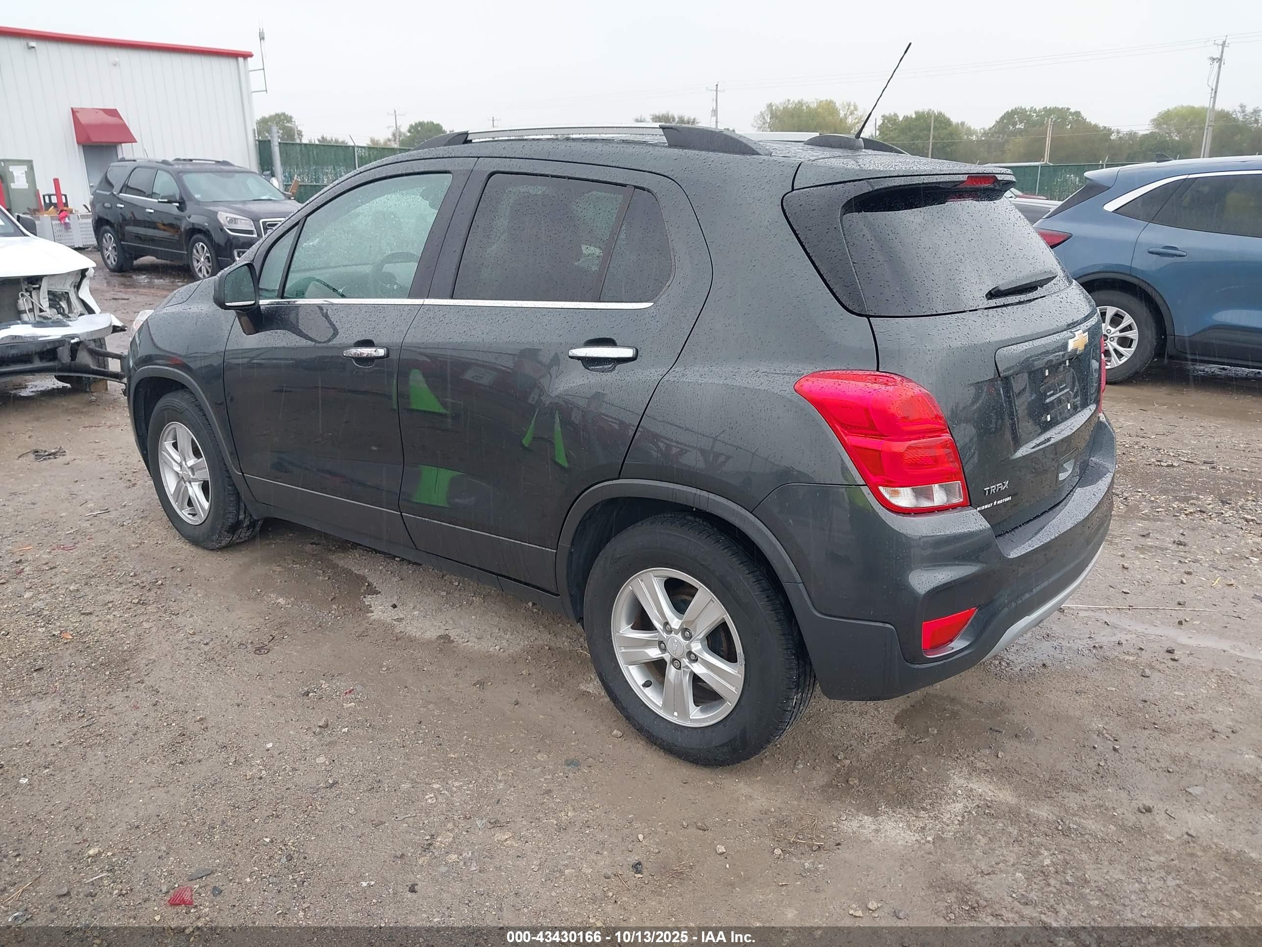 CHEVROLET TRAX image 3