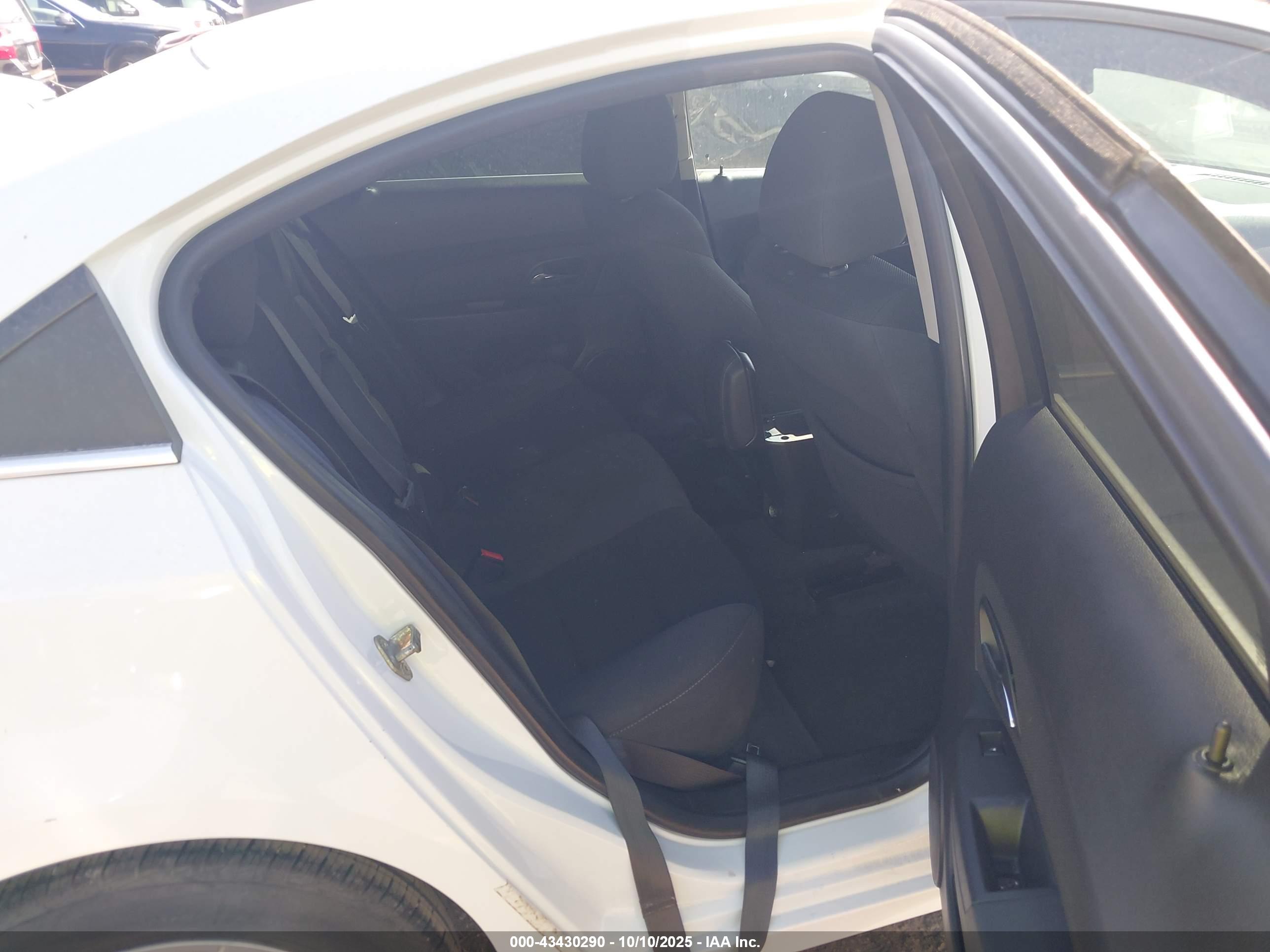 CHEVROLET CRUZE image 8