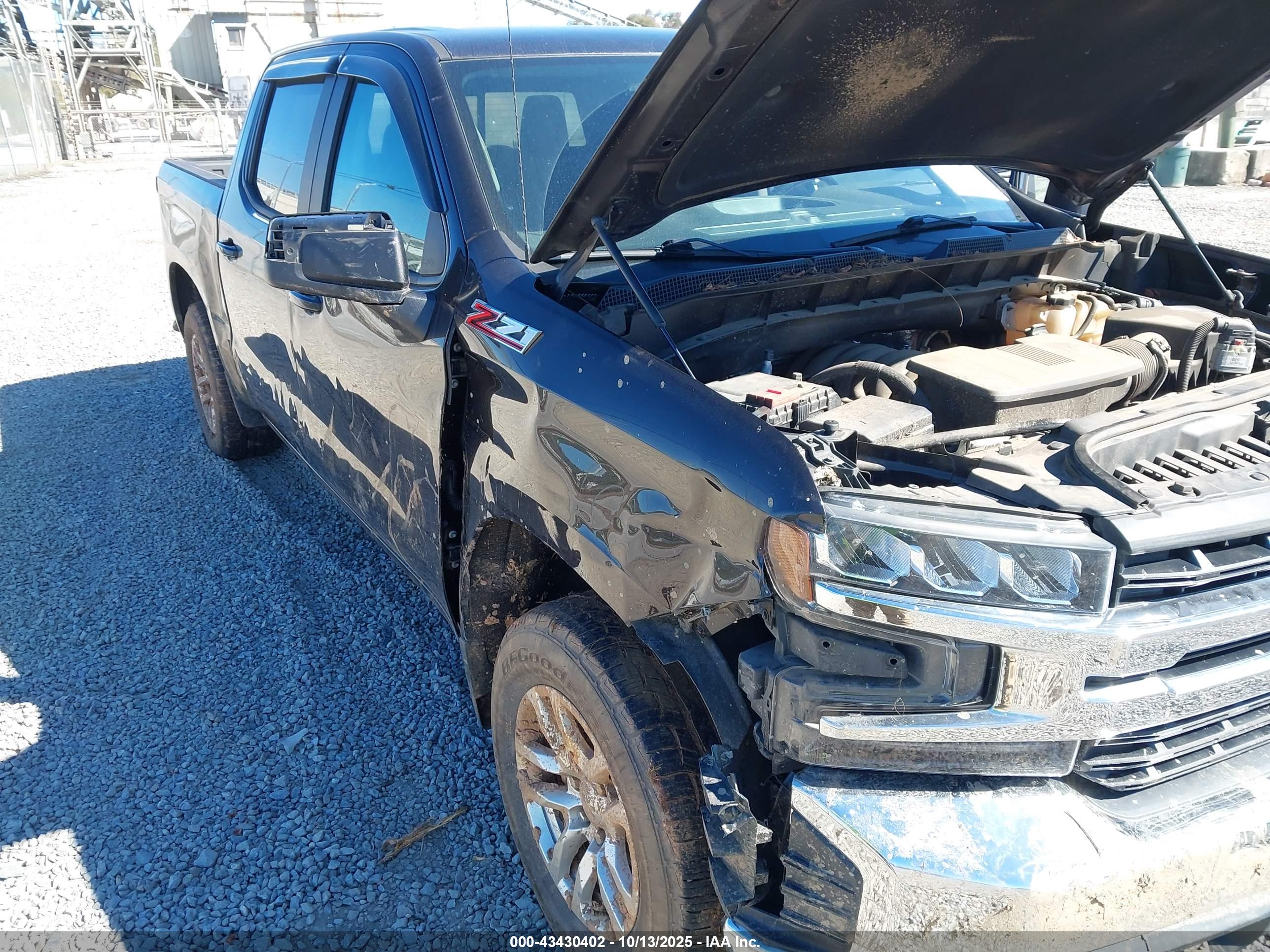 CHEVROLET SILVERADO image 6