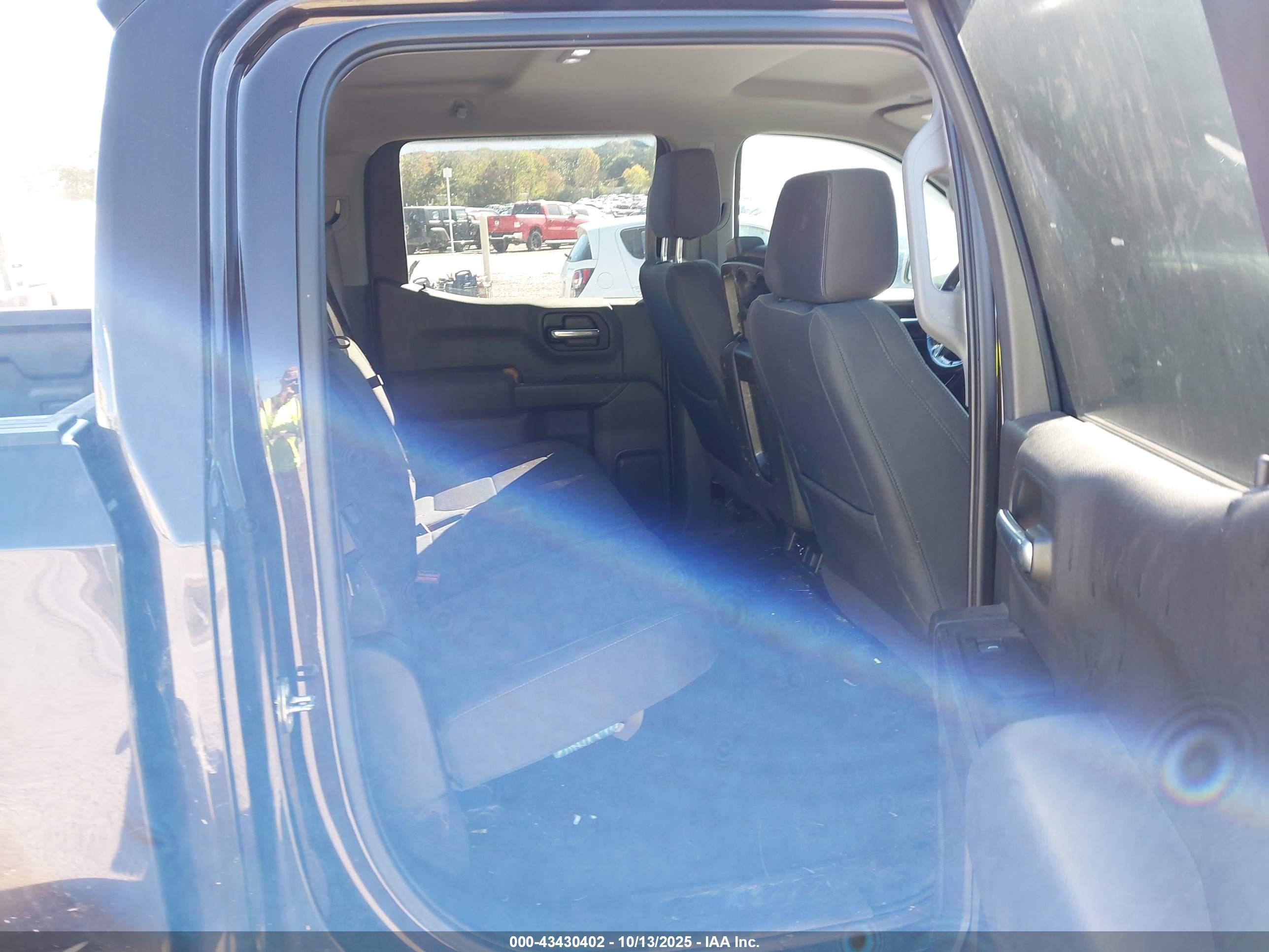 CHEVROLET SILVERADO image 8