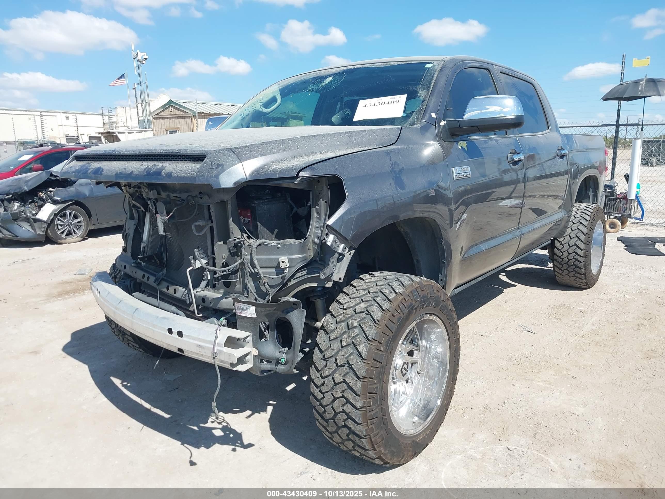 TOYOTA TUNDRA image 2