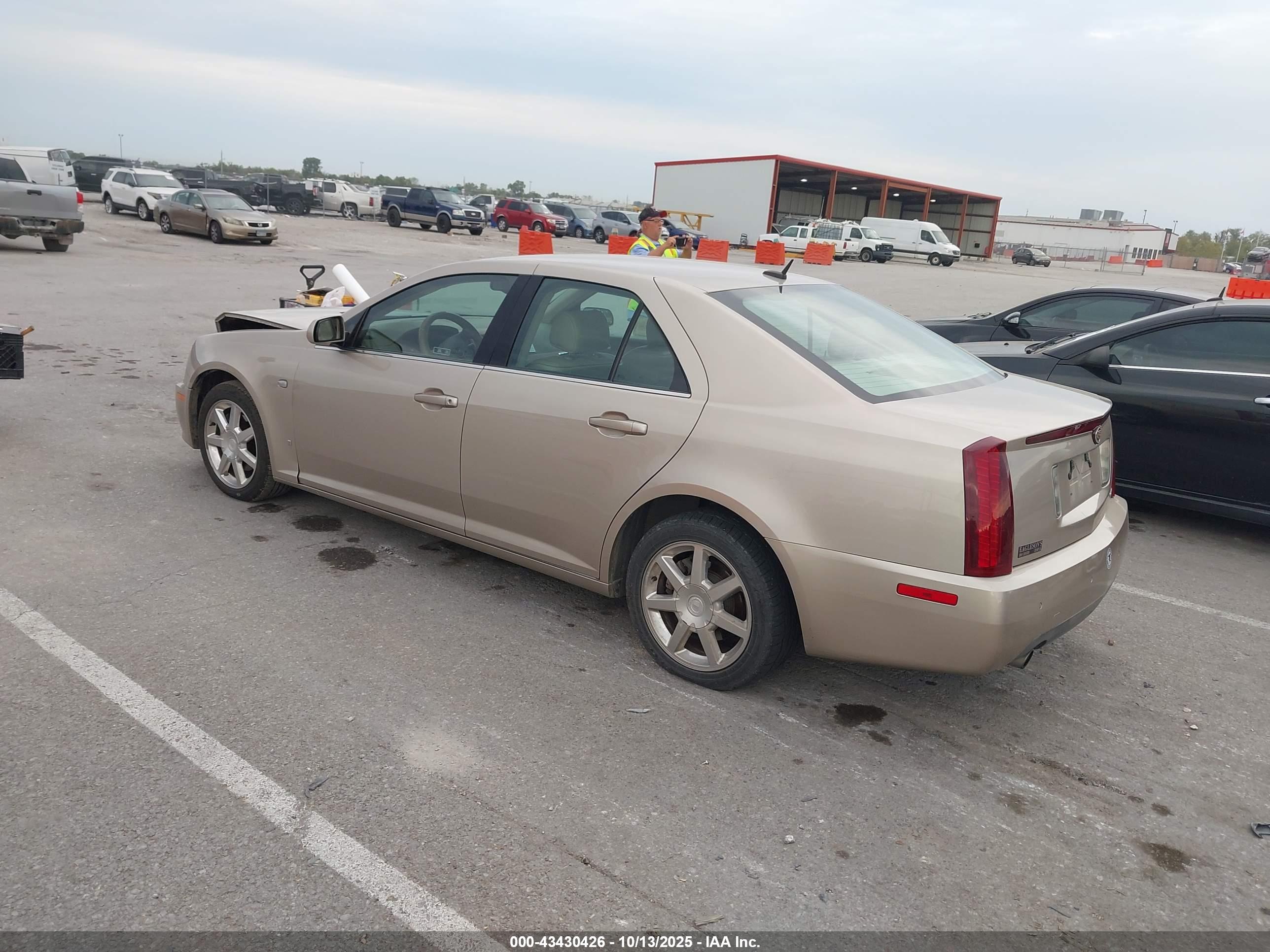CADILLAC STS image 3