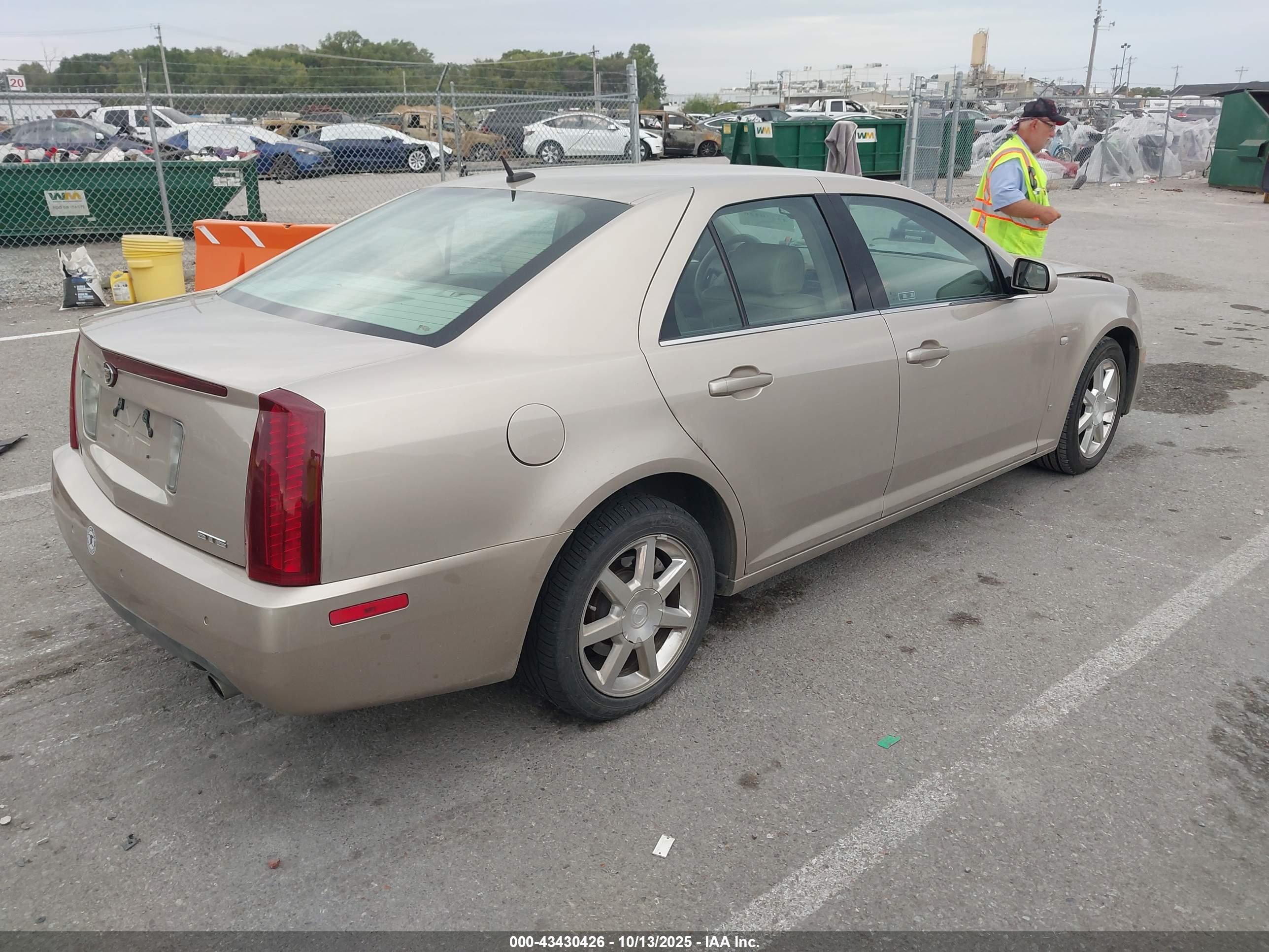 CADILLAC STS image 4