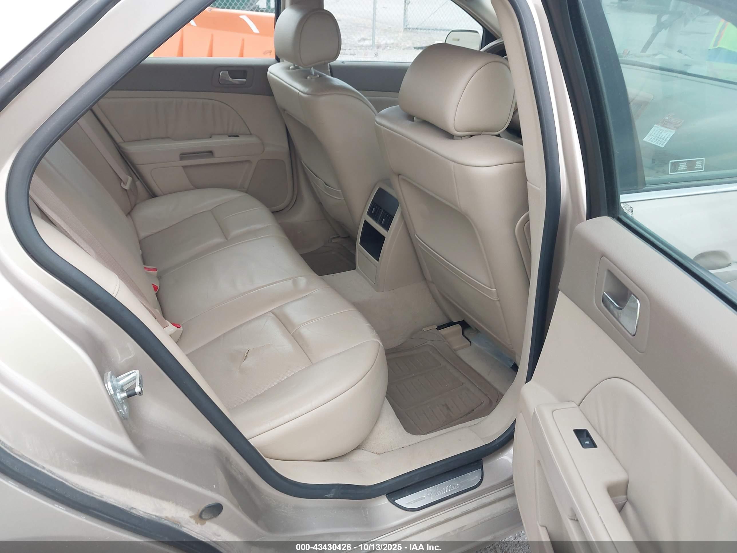 CADILLAC STS image 8