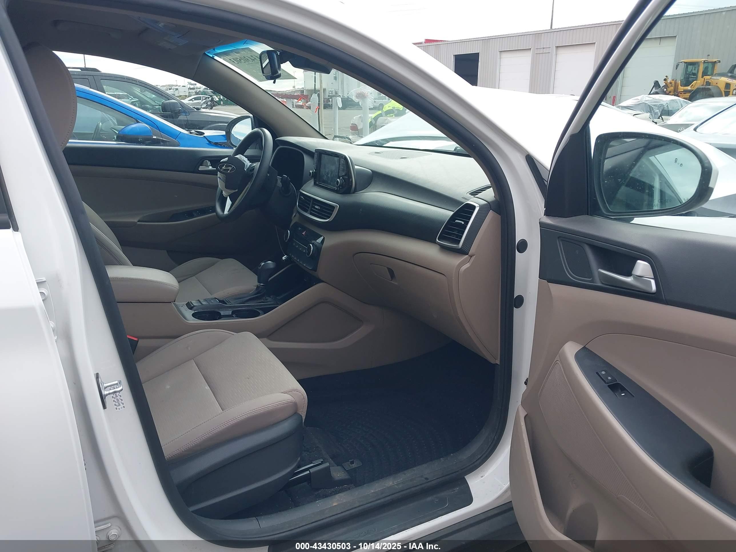 HYUNDAI TUCSON image 5