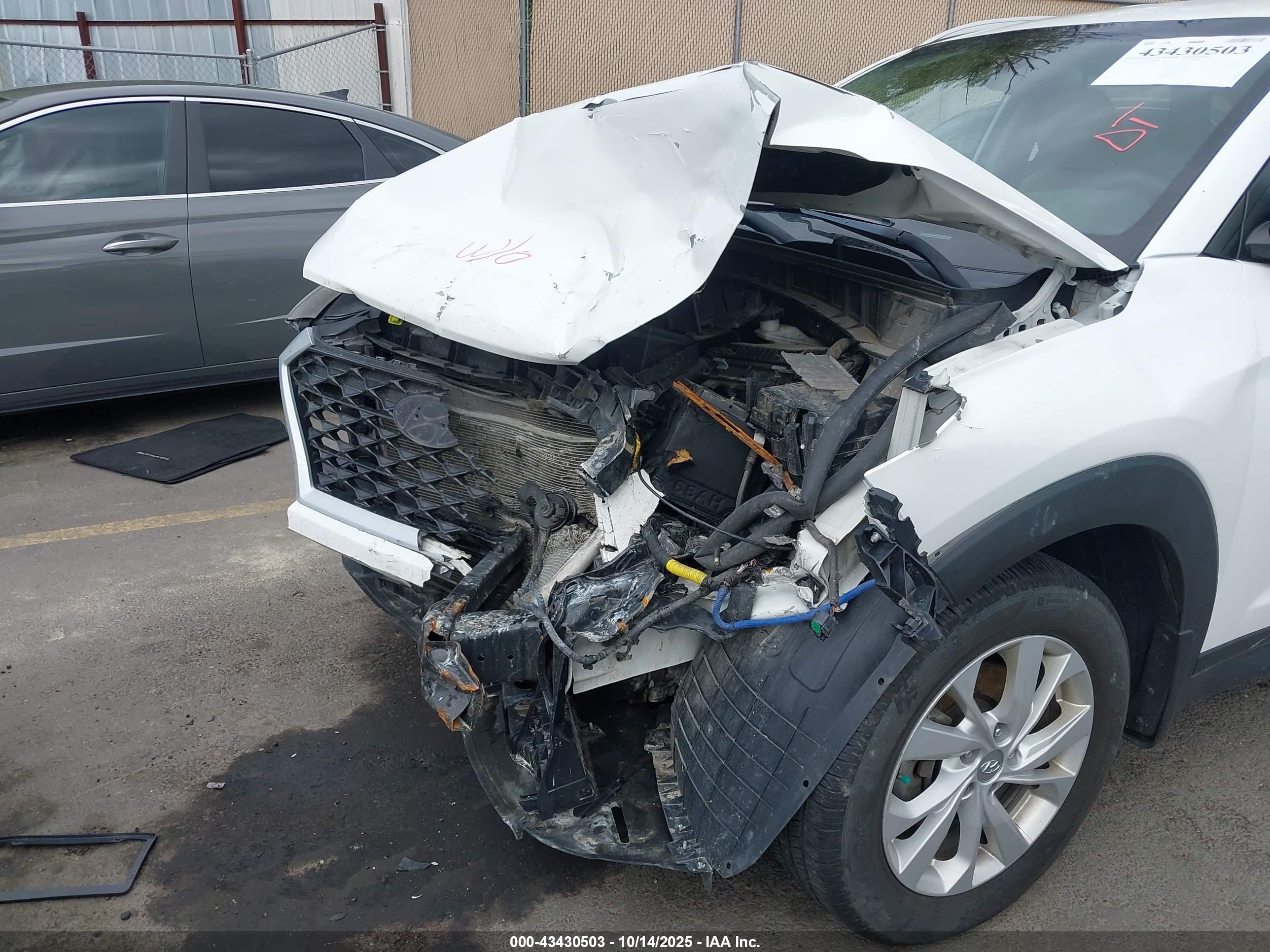 HYUNDAI TUCSON image 6