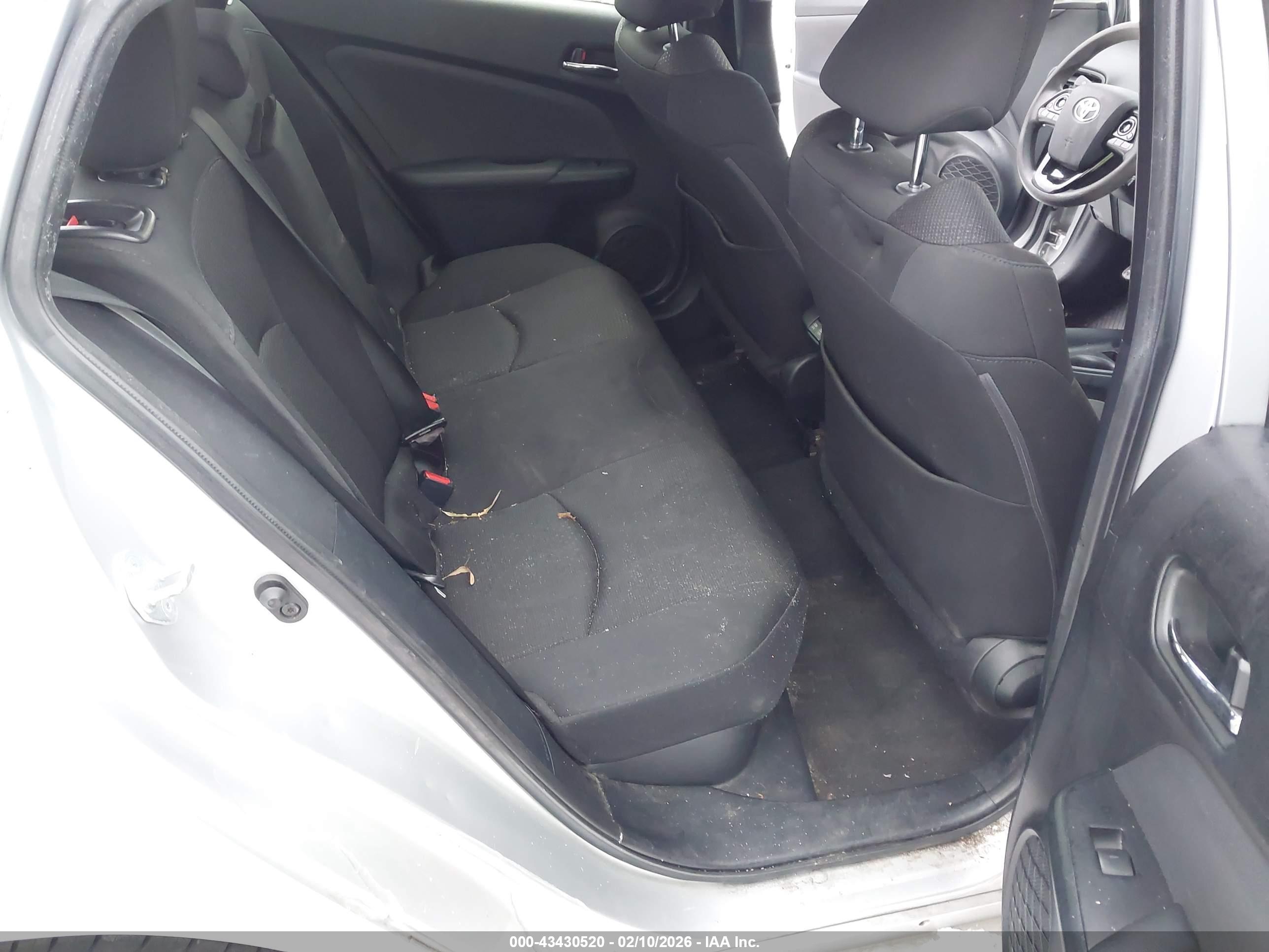 TOYOTA PRIUS image 8