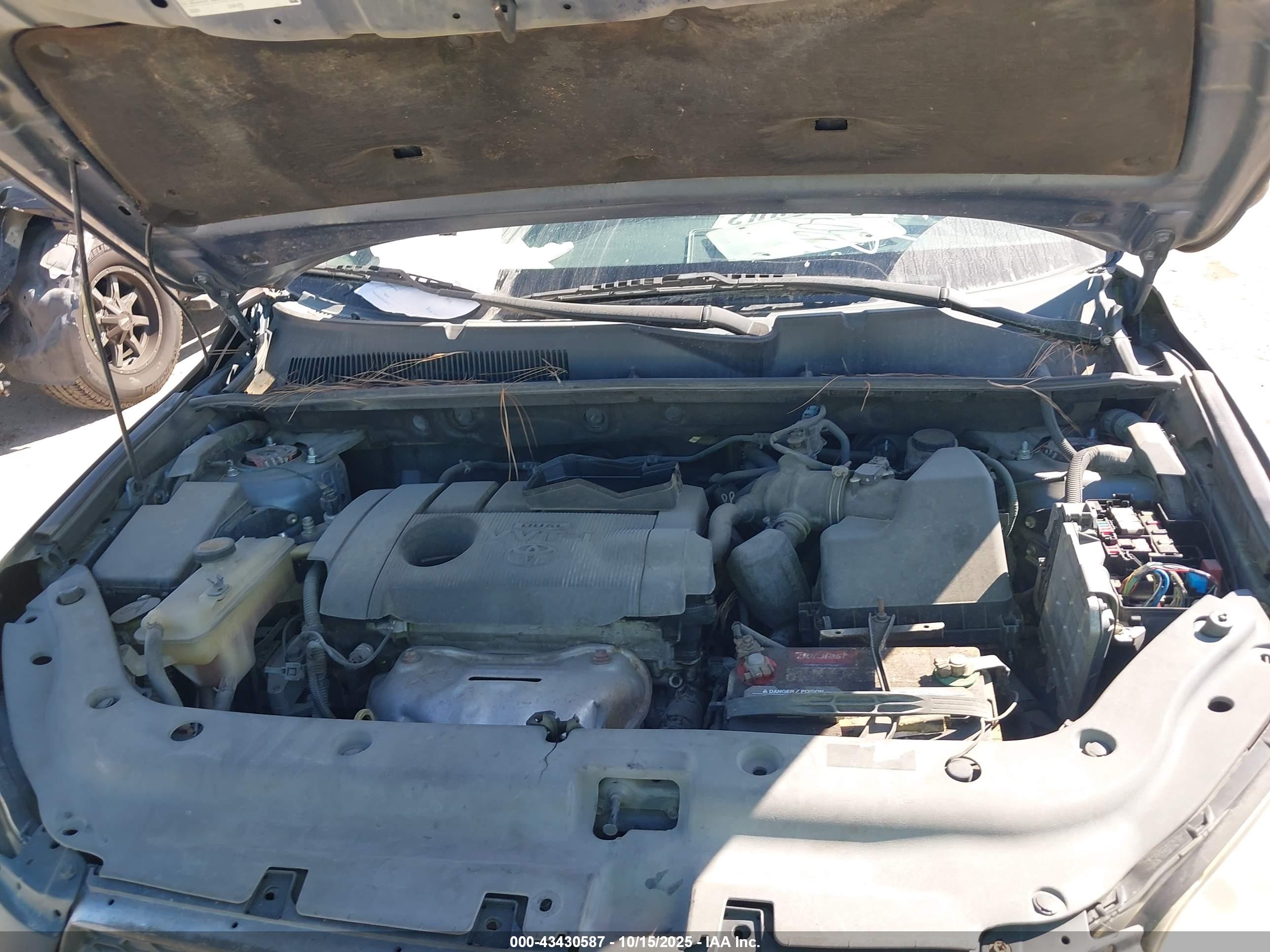 TOYOTA RAV4 image 10