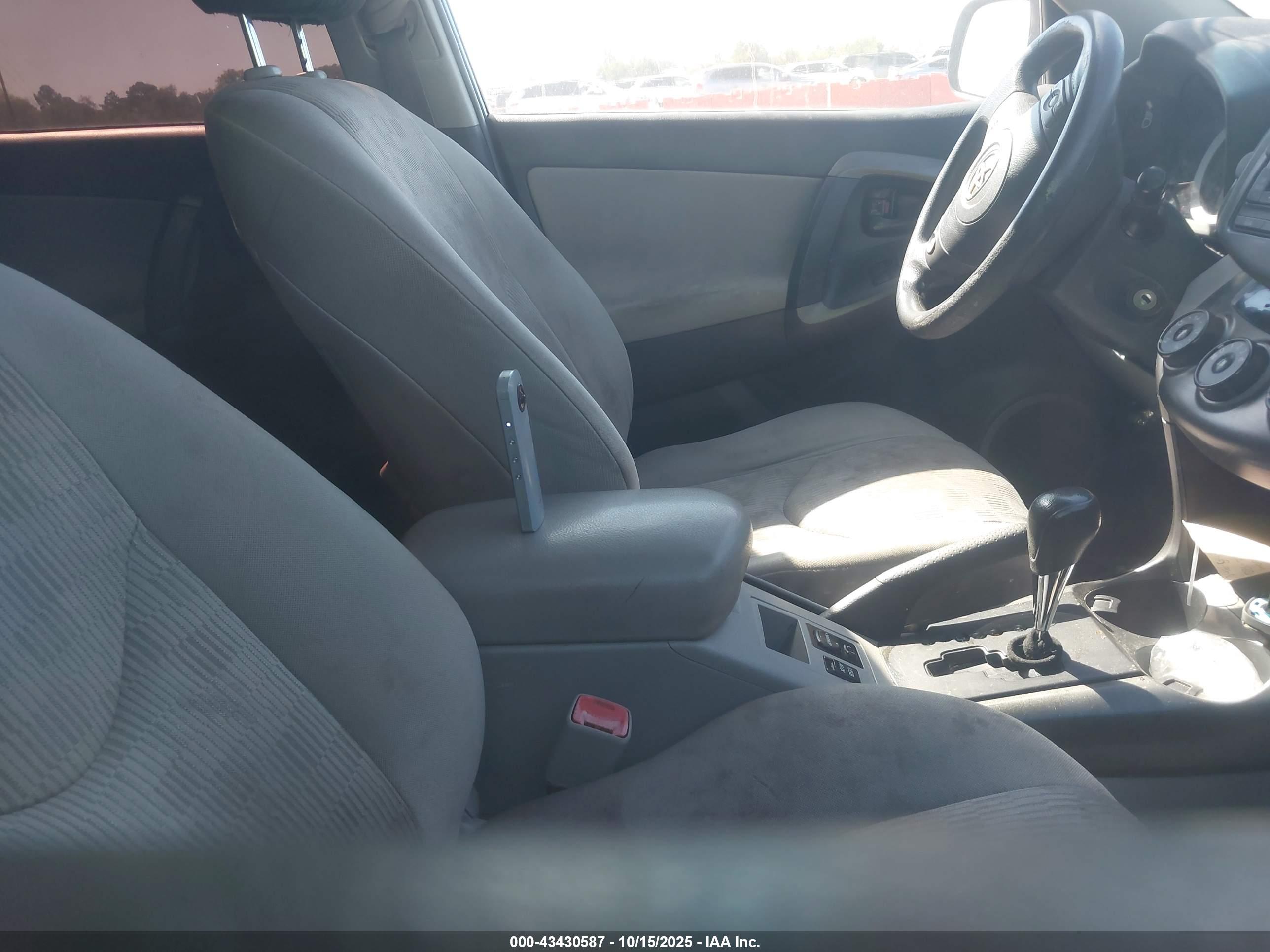 TOYOTA RAV4 image 5