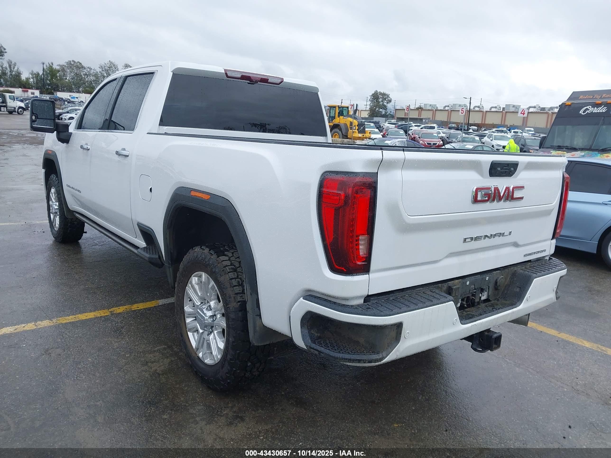 GMC SIERRA image 3