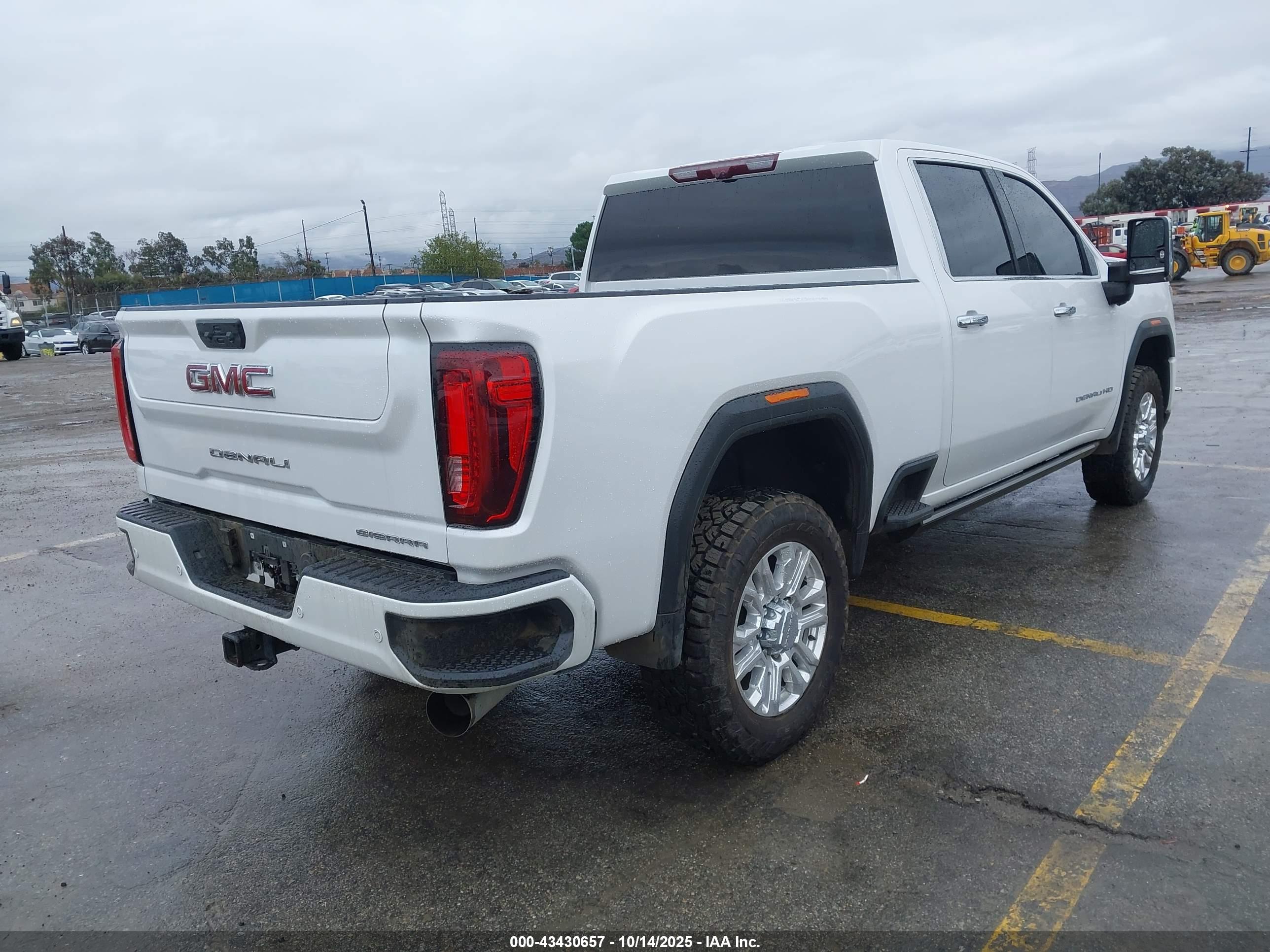 GMC SIERRA image 4