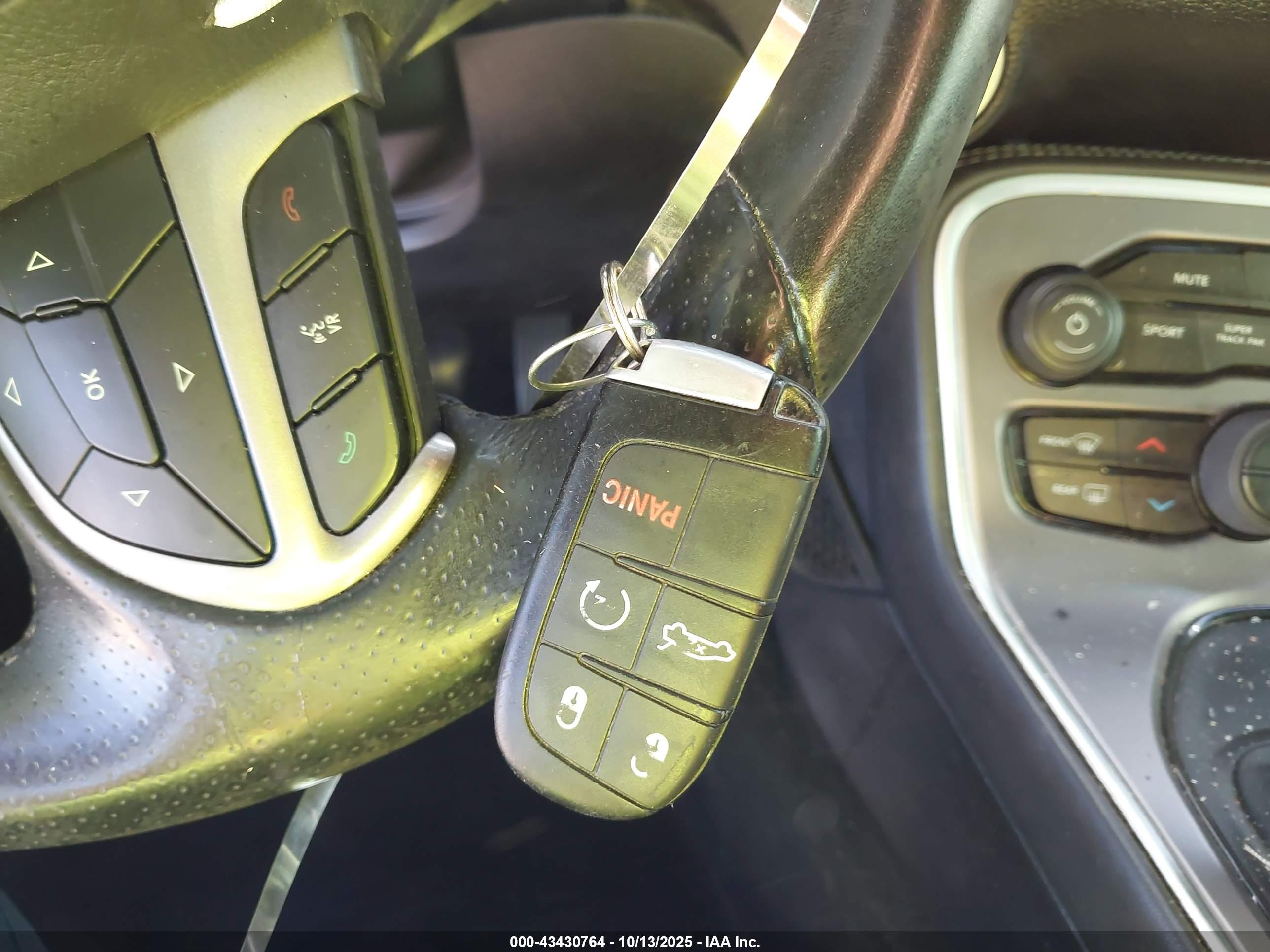 DODGE CHALLENGER image 11