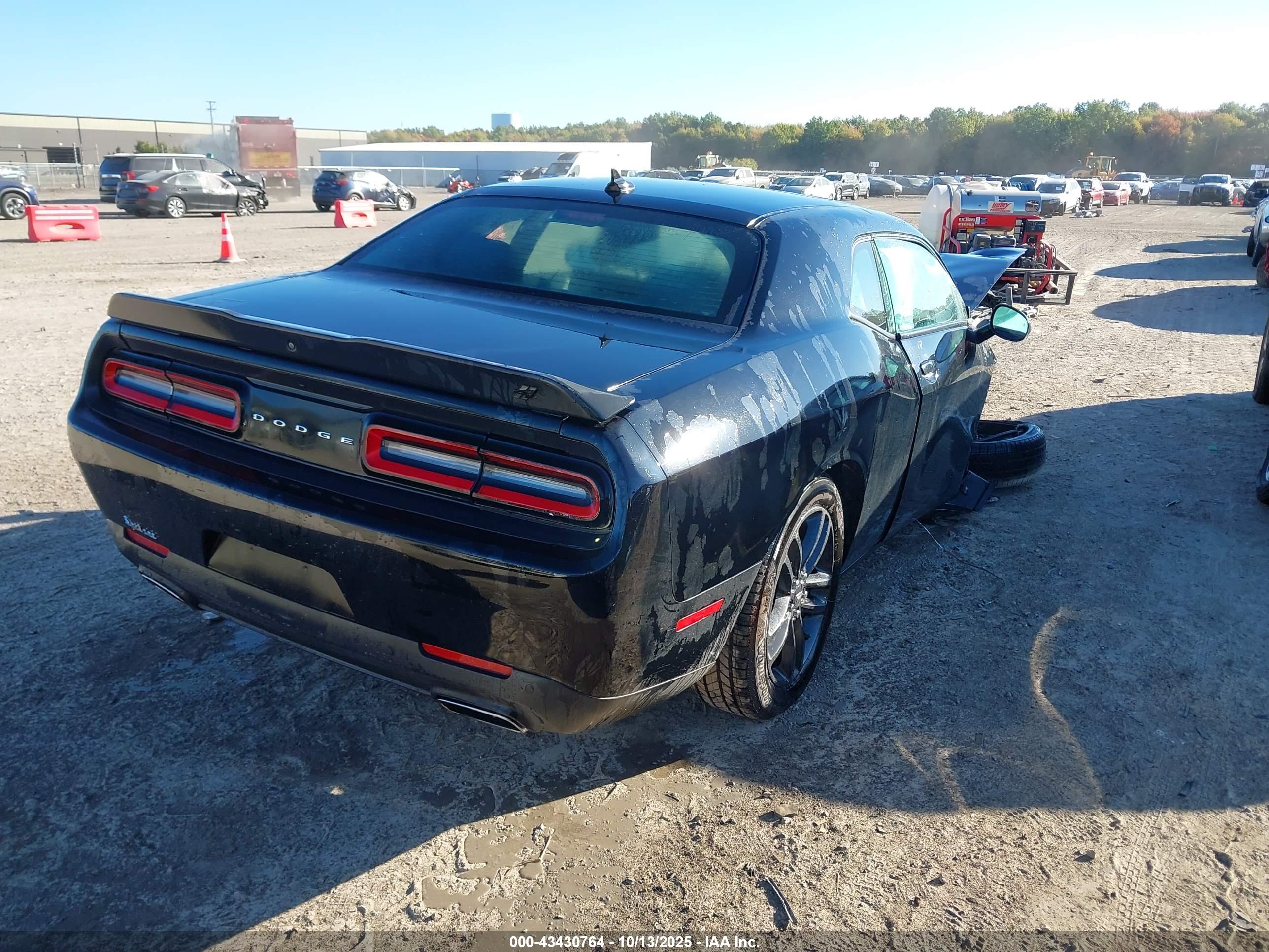 DODGE CHALLENGER image 4