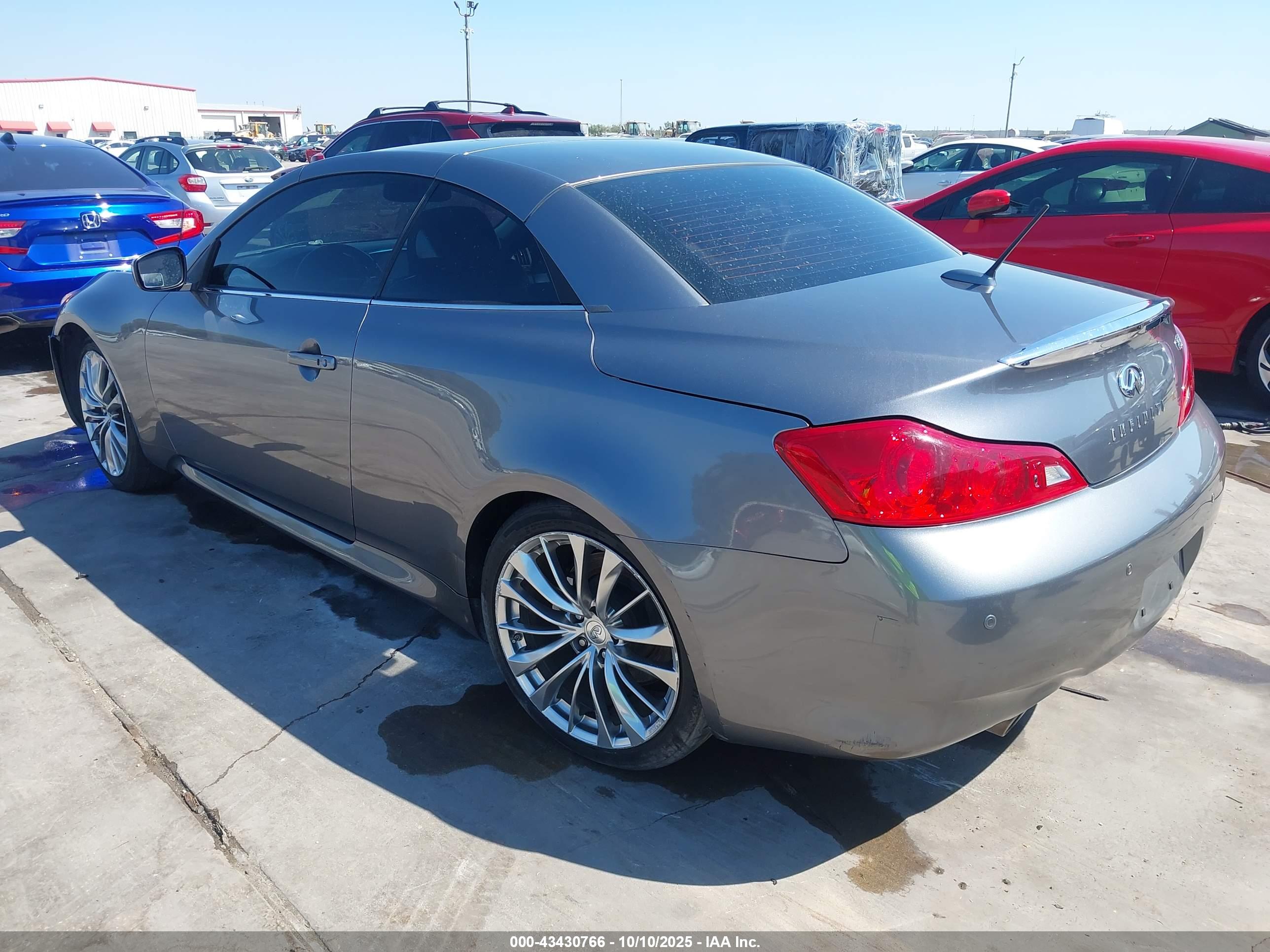 INFINITI G37 image 3