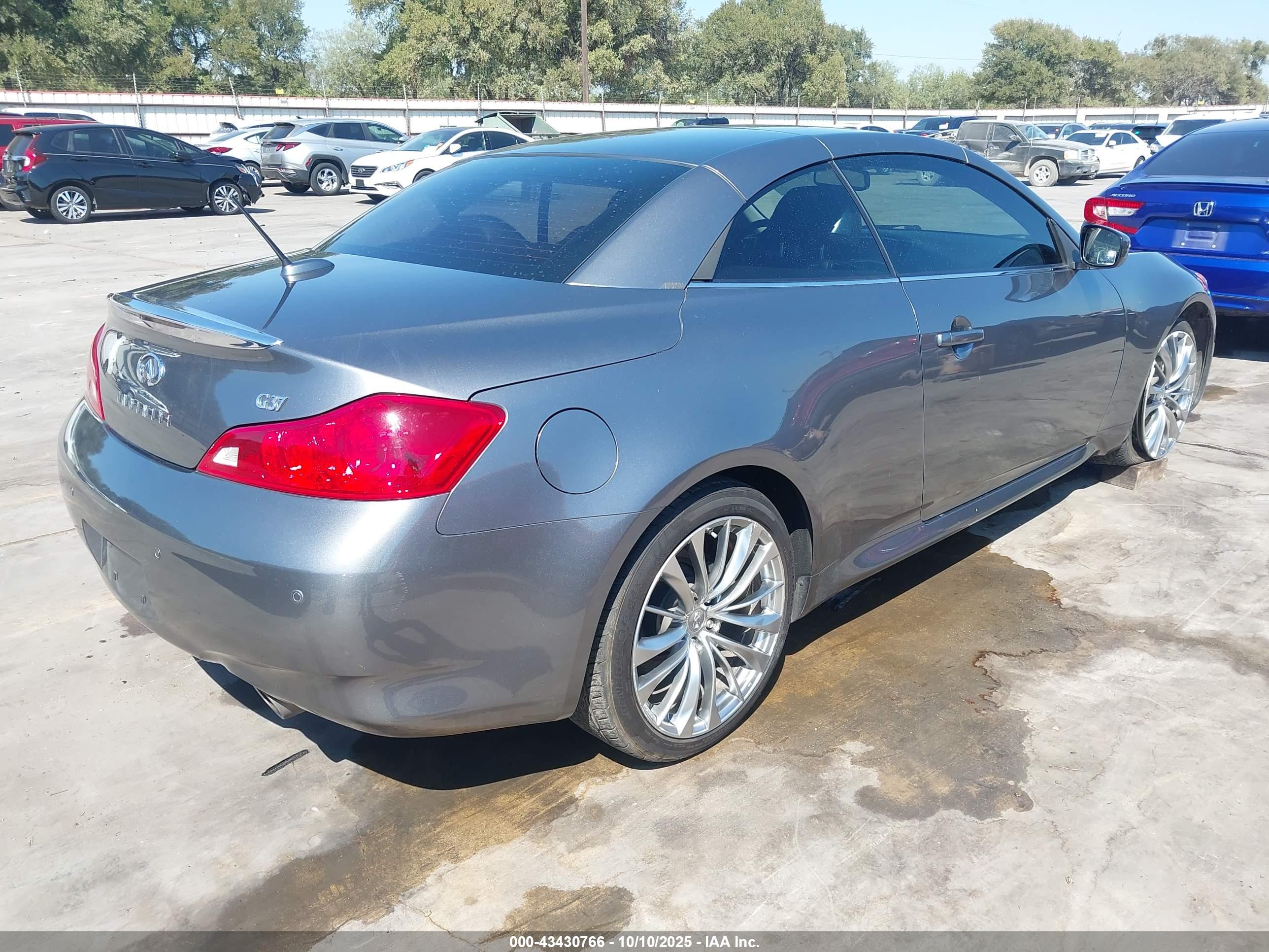 INFINITI G37 image 4