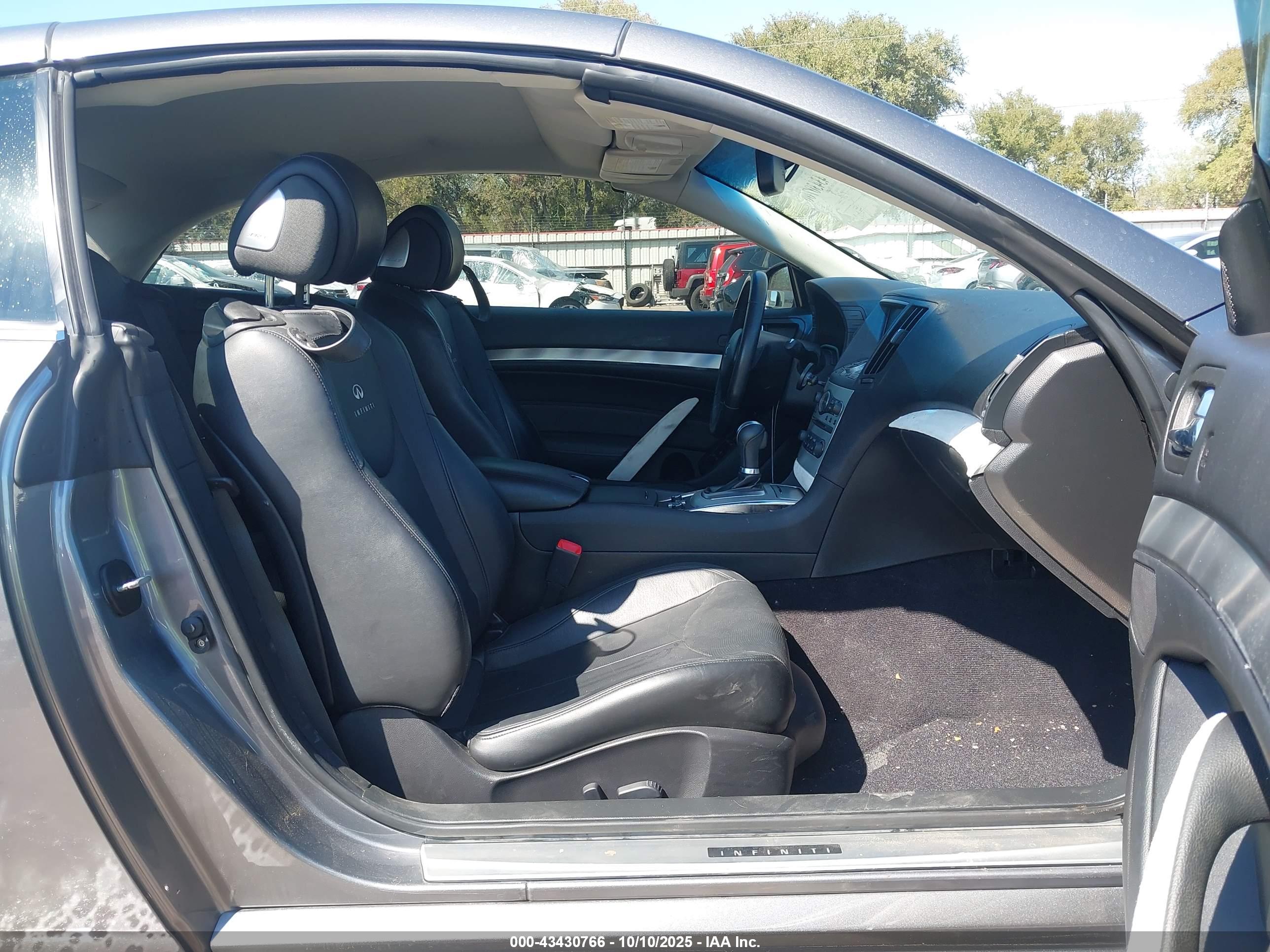 INFINITI G37 image 5