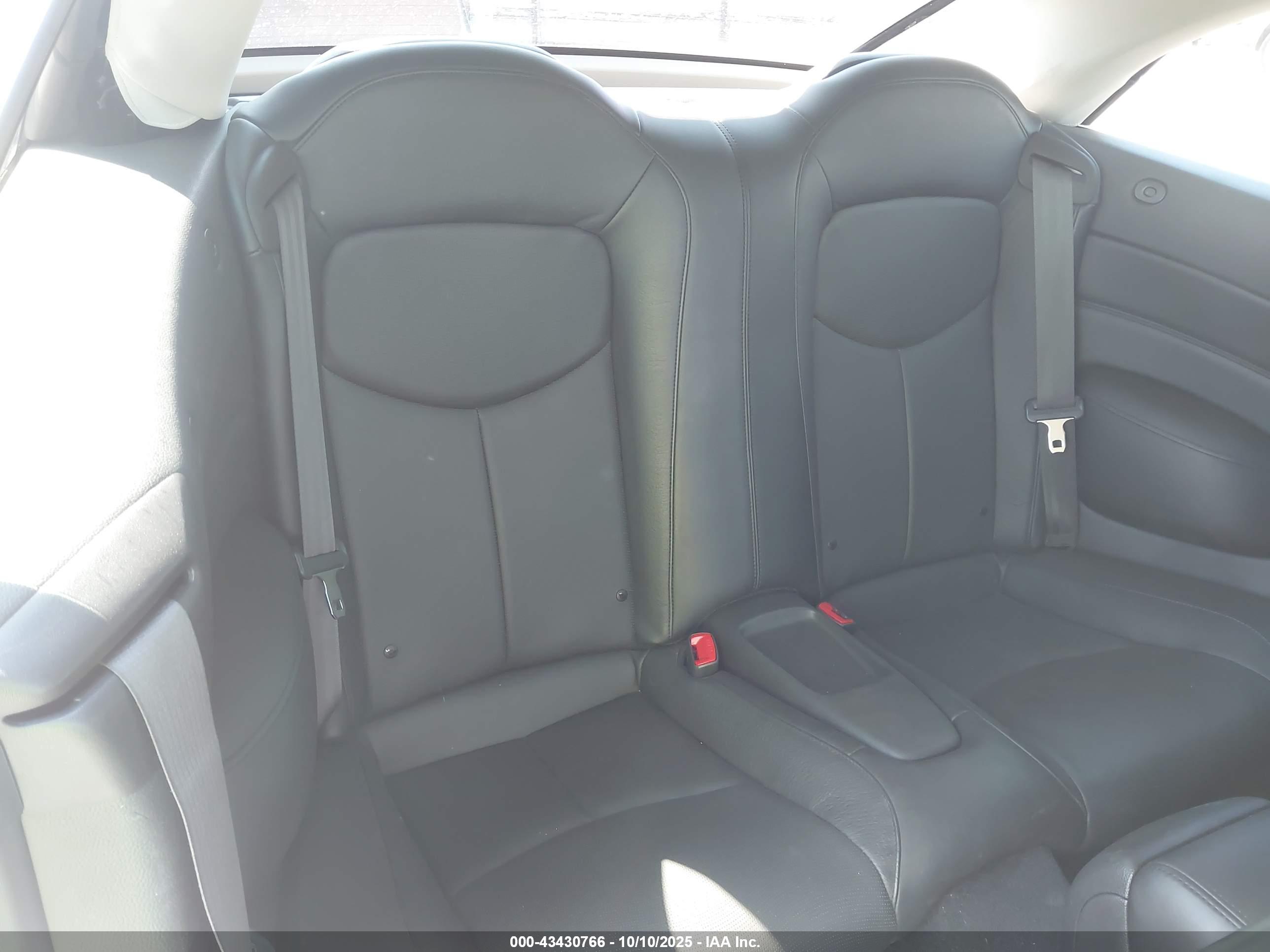 INFINITI G37 image 8