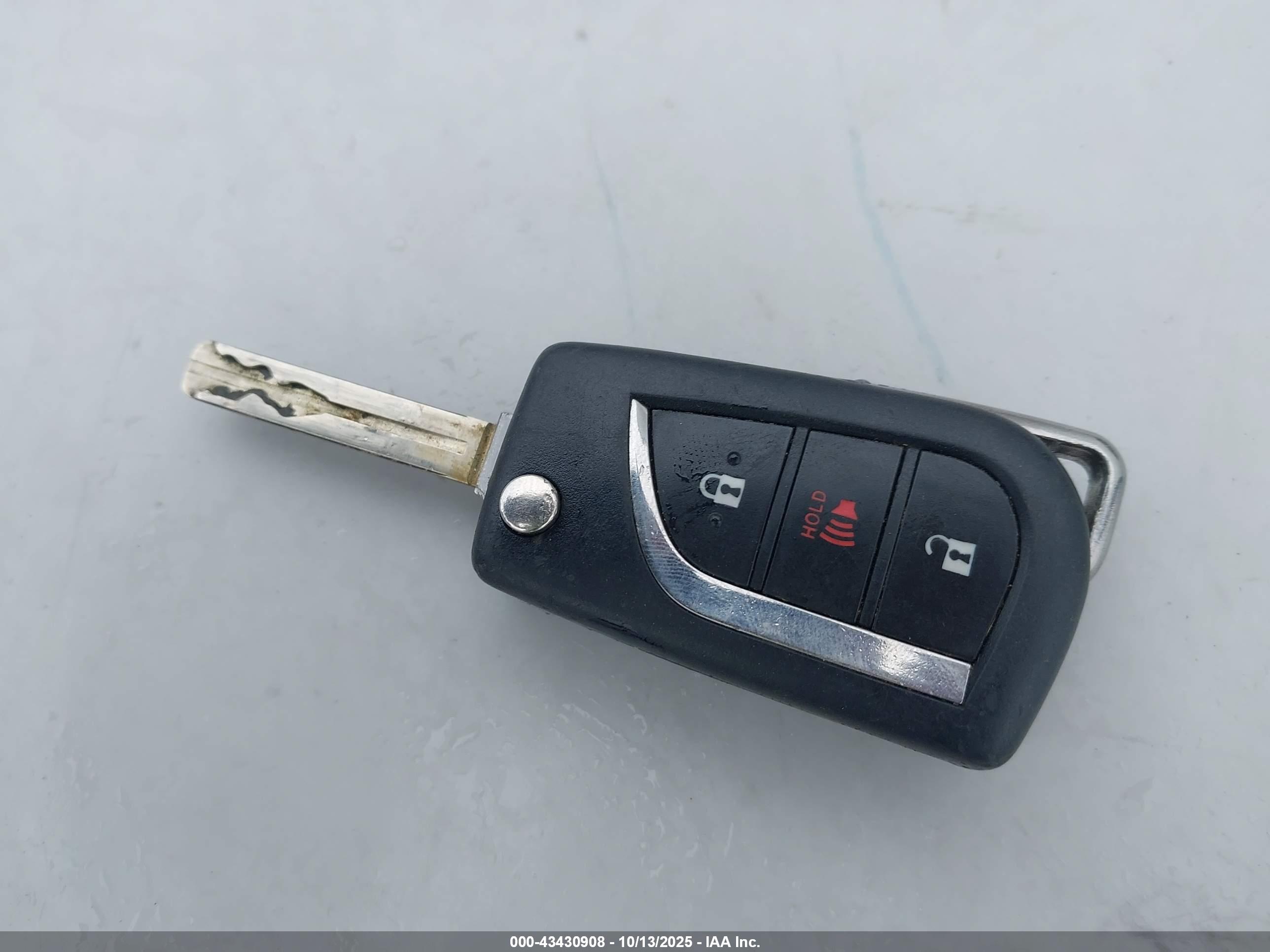 TOYOTA RAV4 image 11