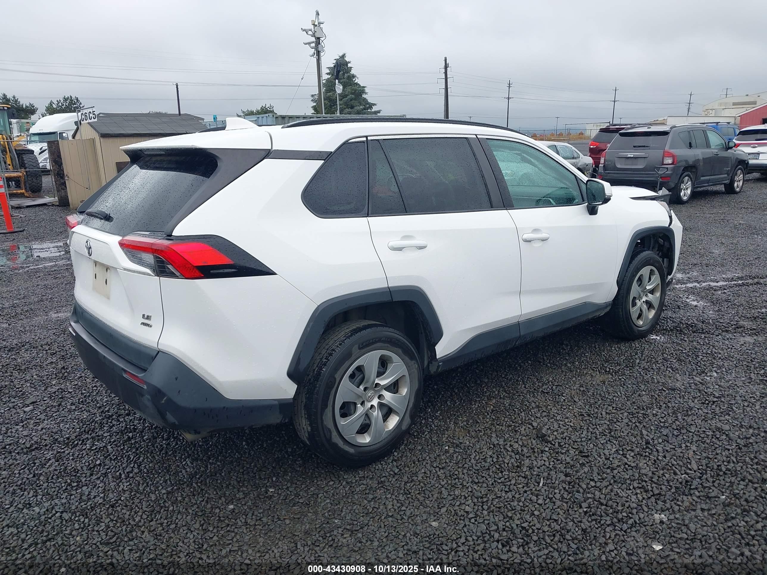 TOYOTA RAV4 image 4