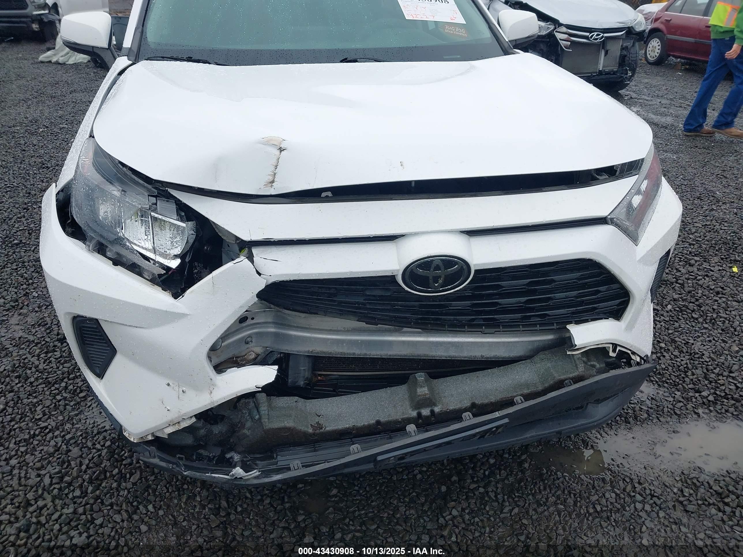 TOYOTA RAV4 image 6