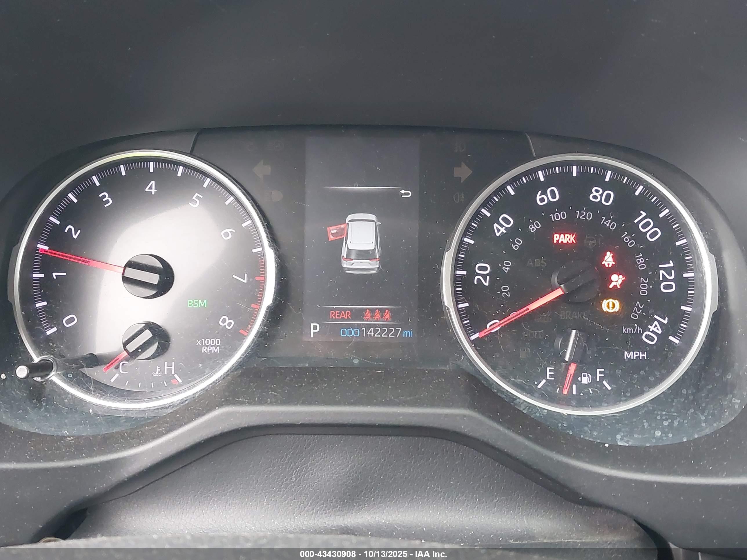 TOYOTA RAV4 image 7