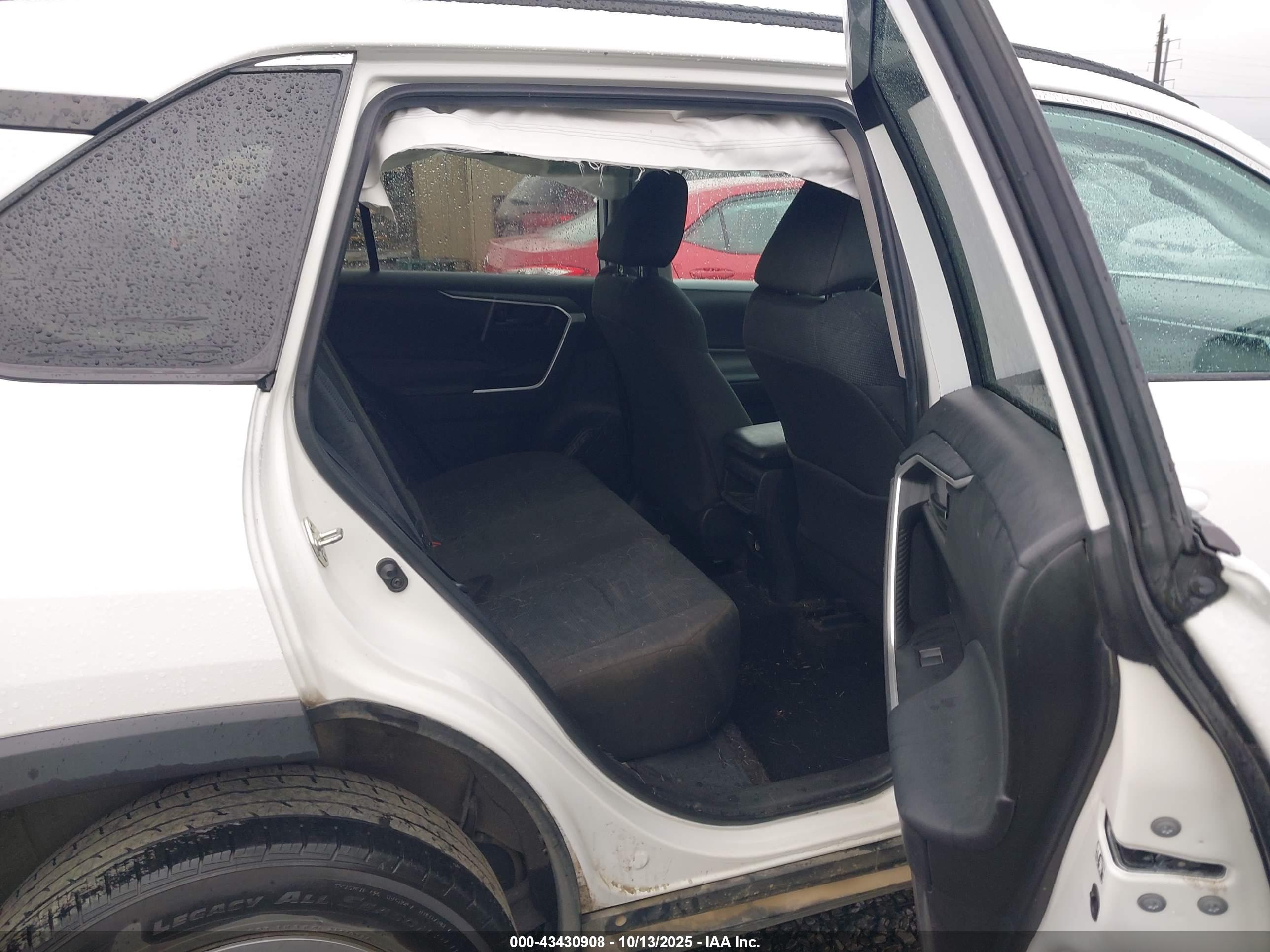 TOYOTA RAV4 image 8