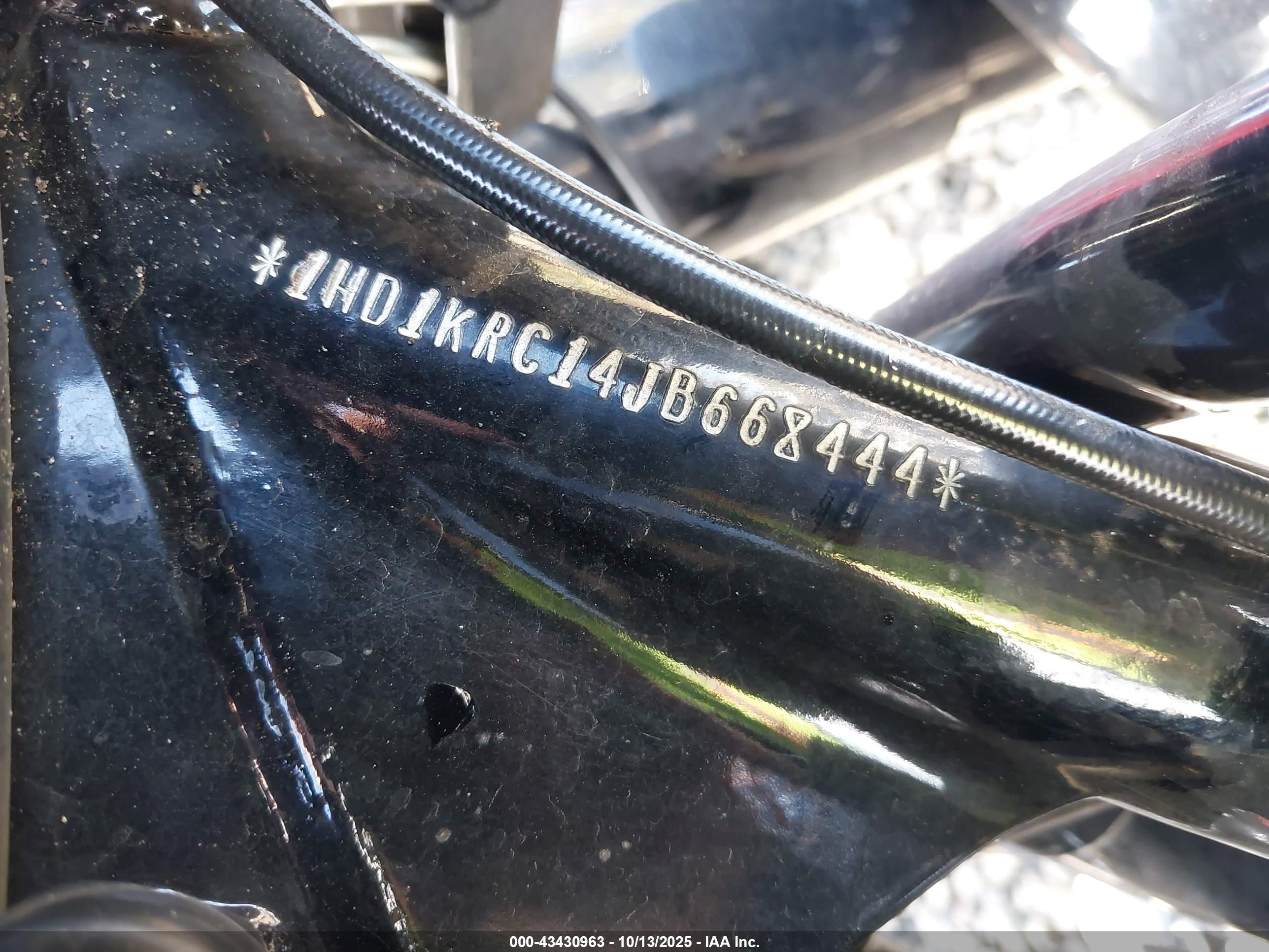 HARLEY-DAVIDSON FLHXS image 10