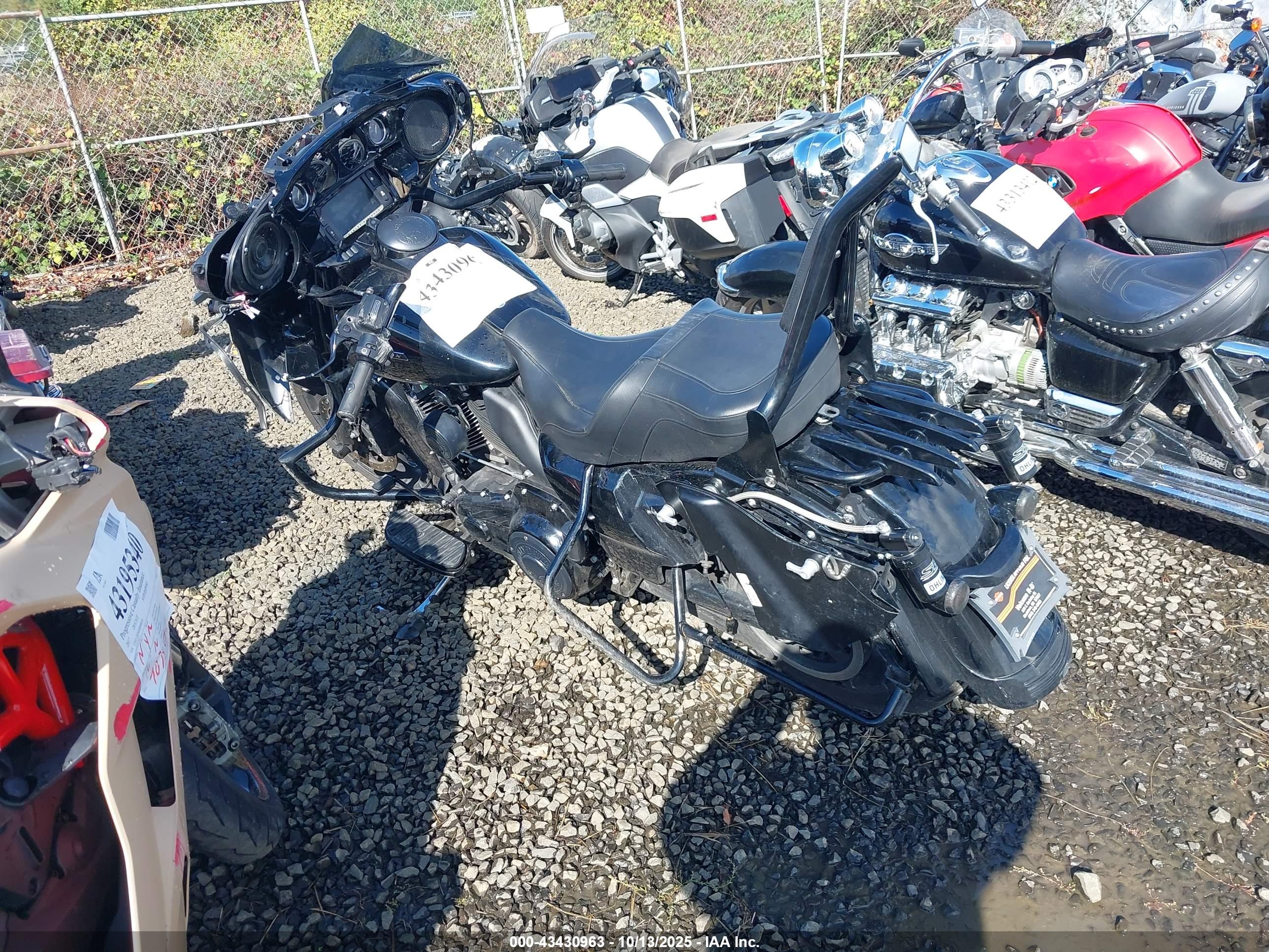 HARLEY-DAVIDSON FLHXS image 3