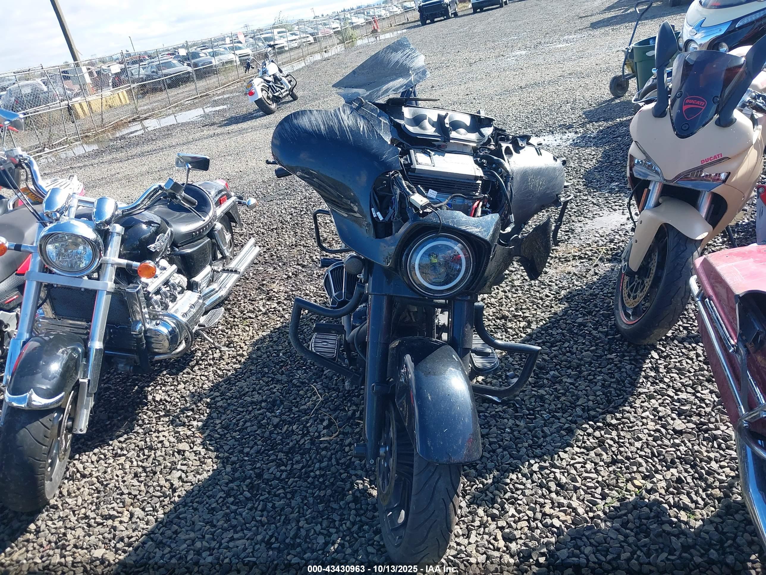 HARLEY-DAVIDSON FLHXS image 5
