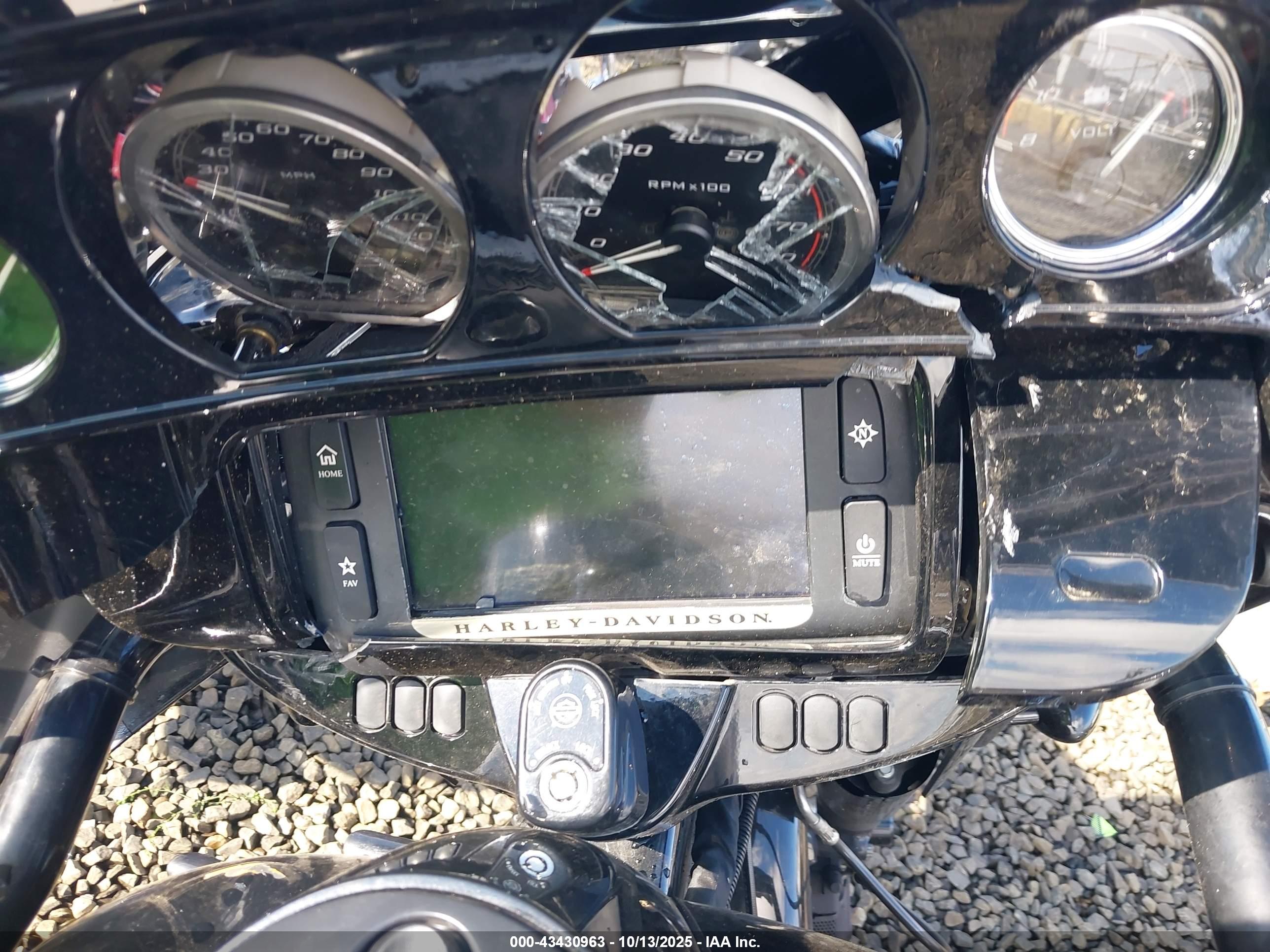 HARLEY-DAVIDSON FLHXS image 7
