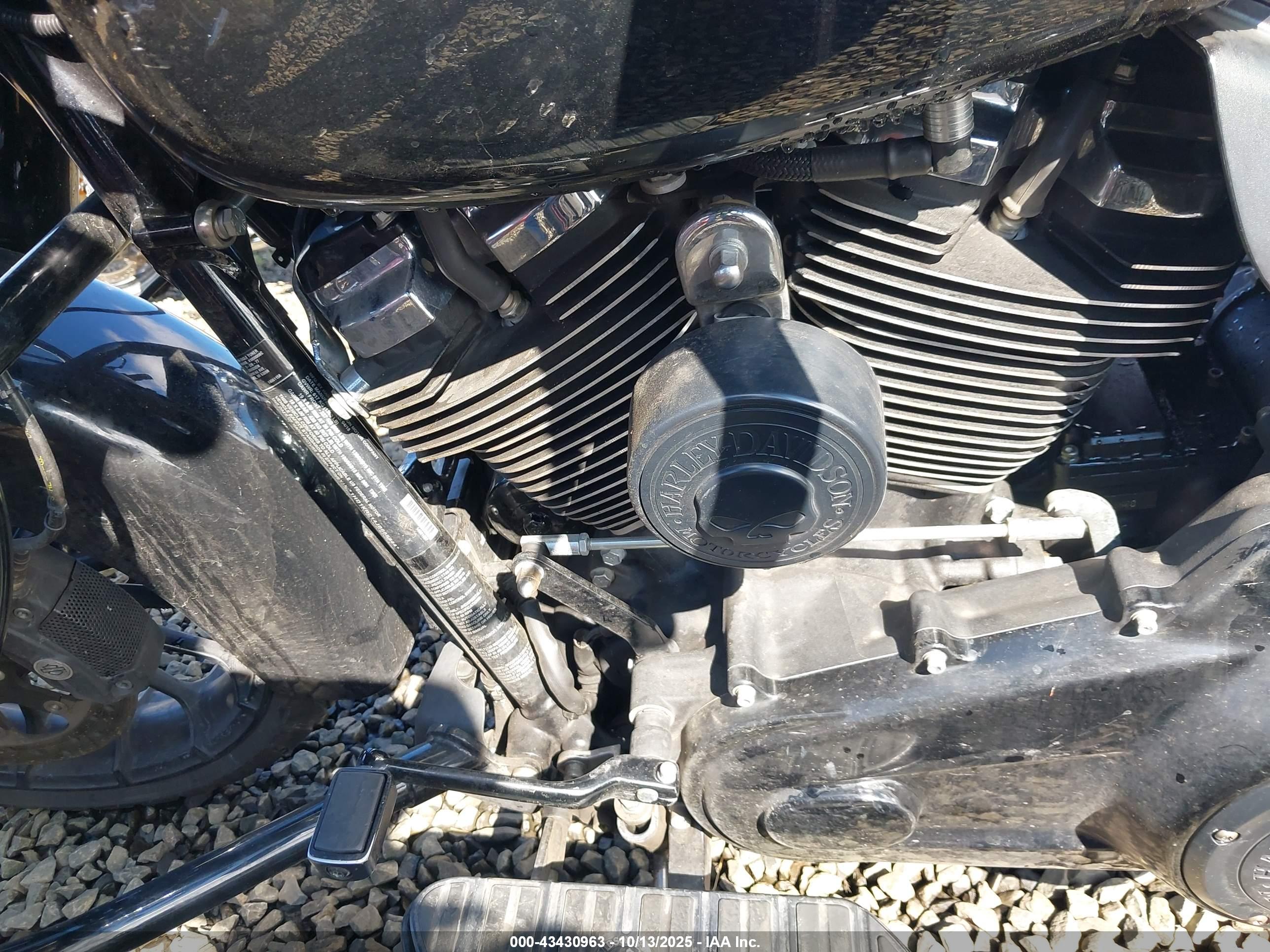 HARLEY-DAVIDSON FLHXS image 9