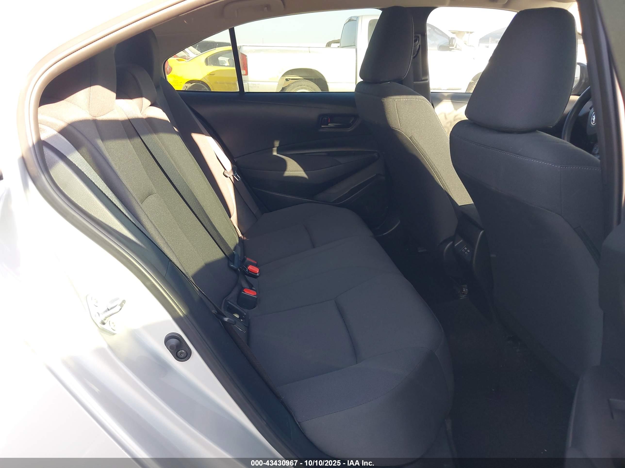 TOYOTA COROLLA image 8