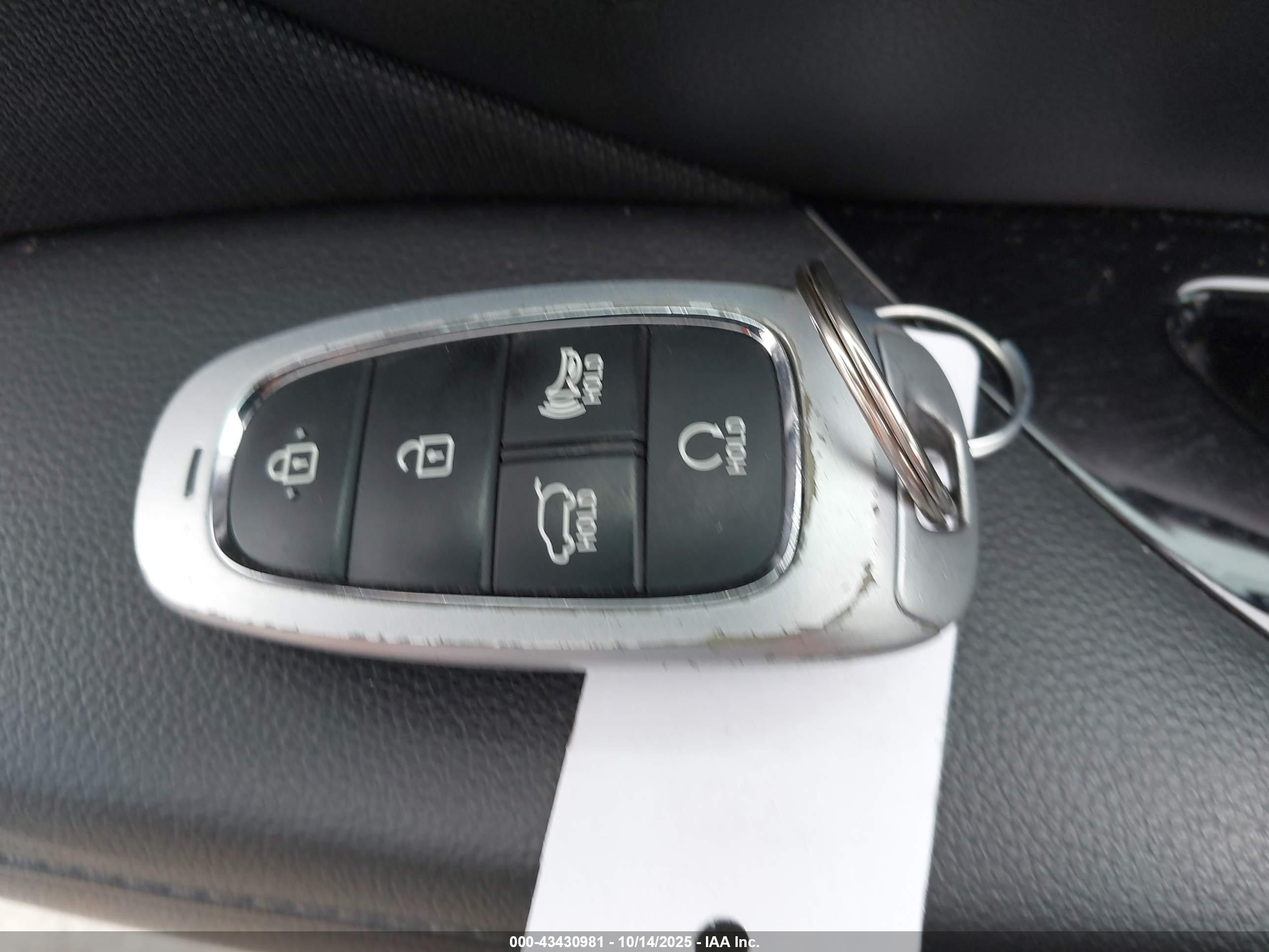 HYUNDAI TUCSON image 11