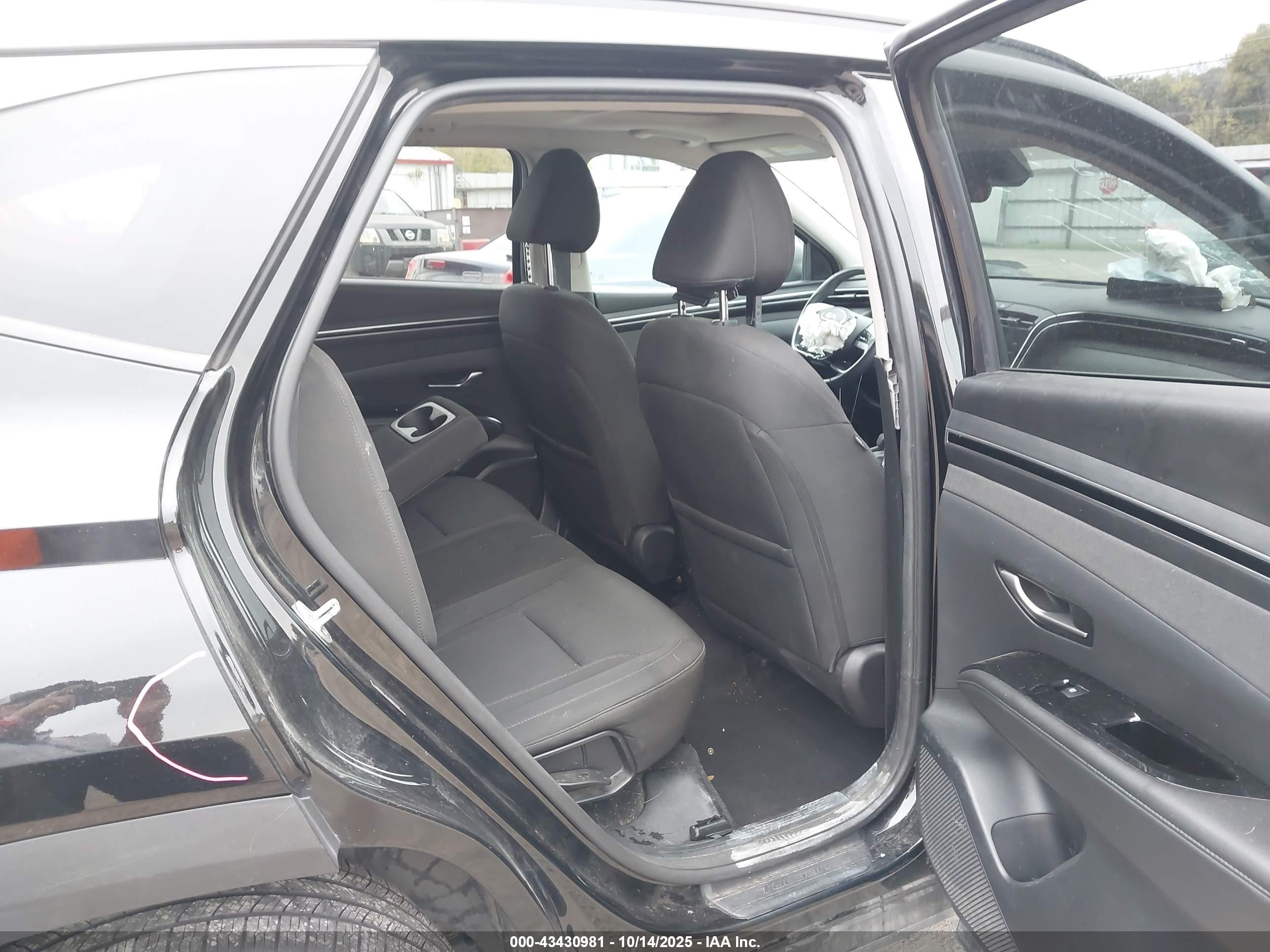 HYUNDAI TUCSON image 8