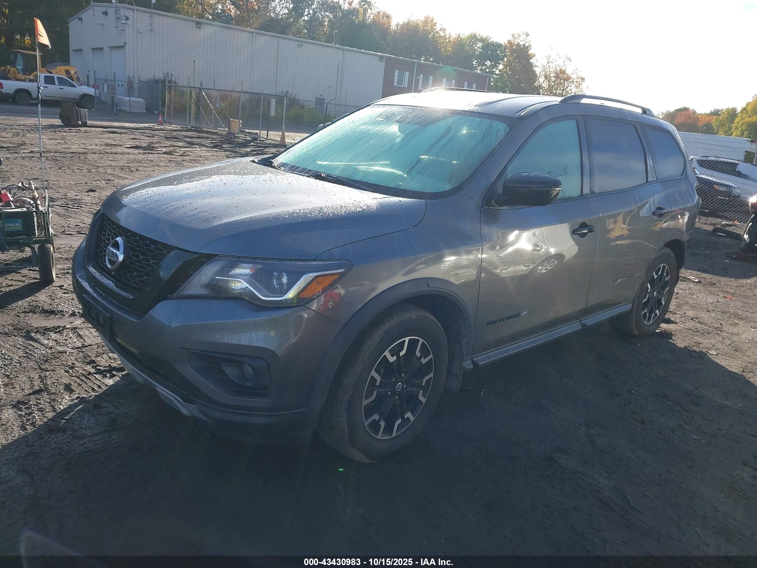 NISSAN PATHFINDER image 2
