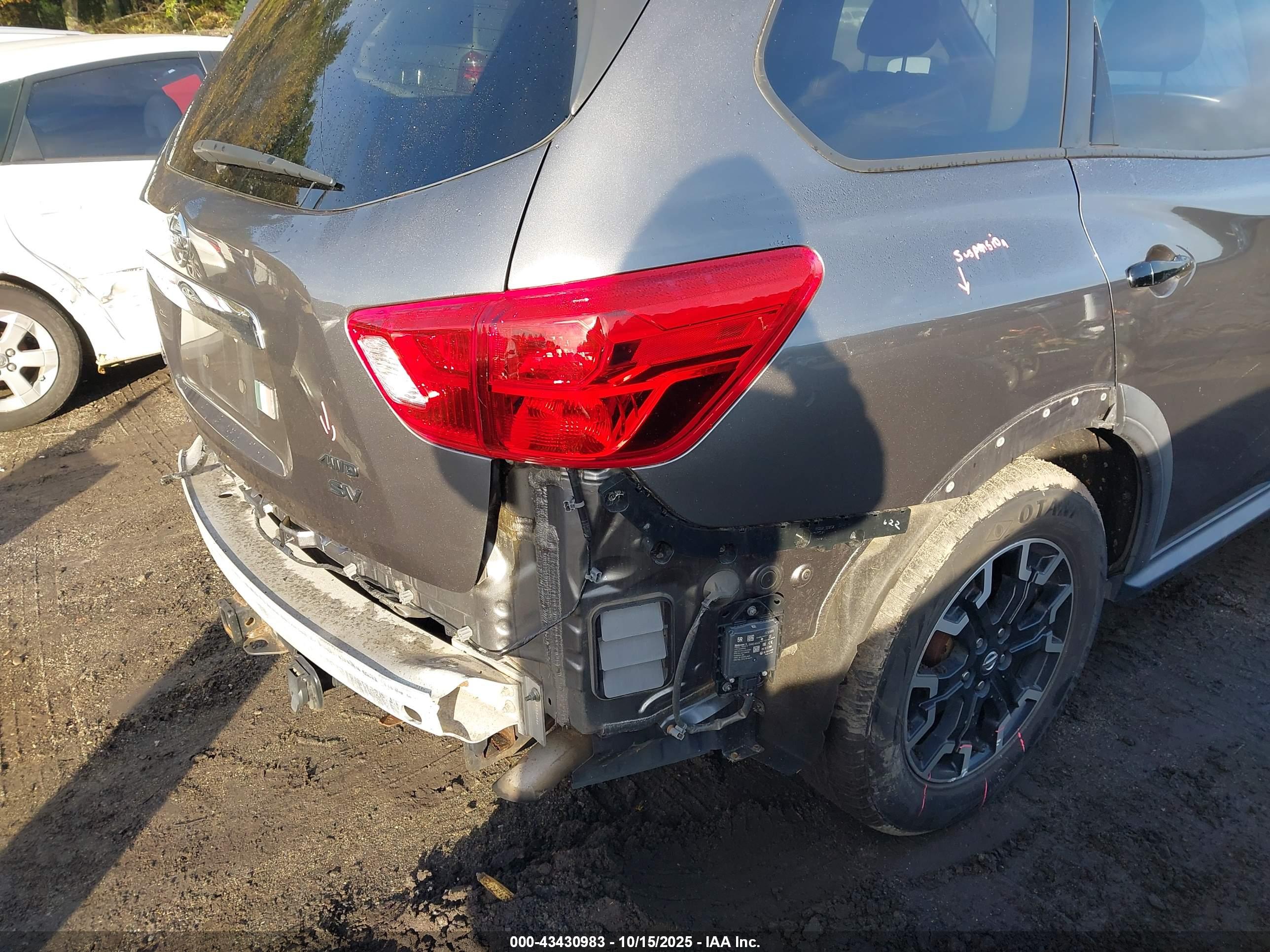 NISSAN PATHFINDER image 6