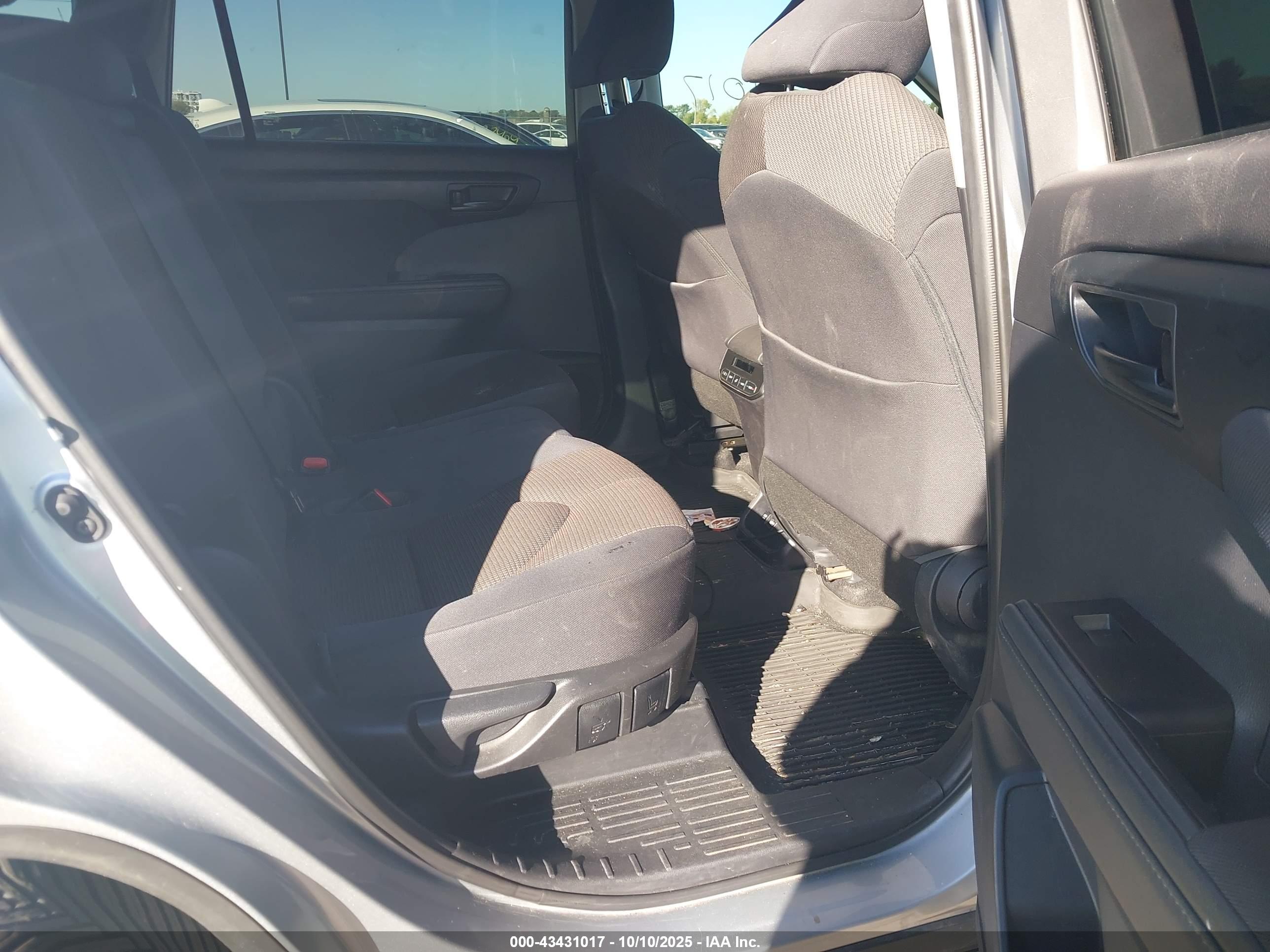 TOYOTA HIGHLANDER image 8