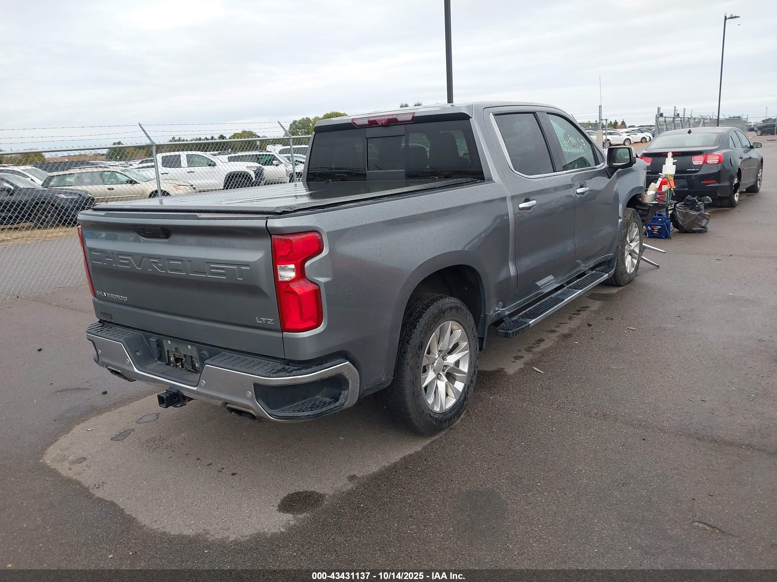 CHEVROLET SILVERADO image 4