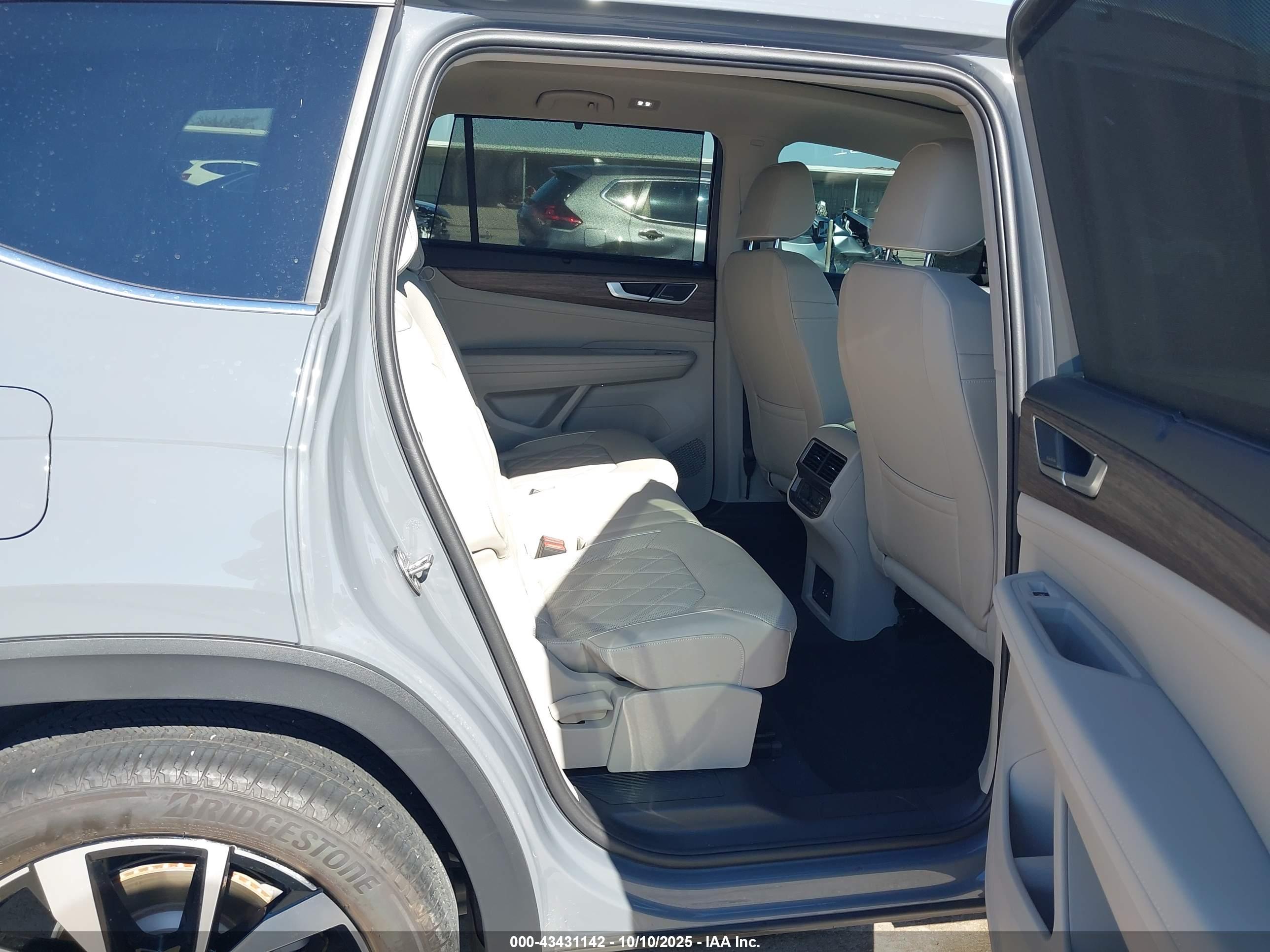 VOLKSWAGEN ATLAS image 8