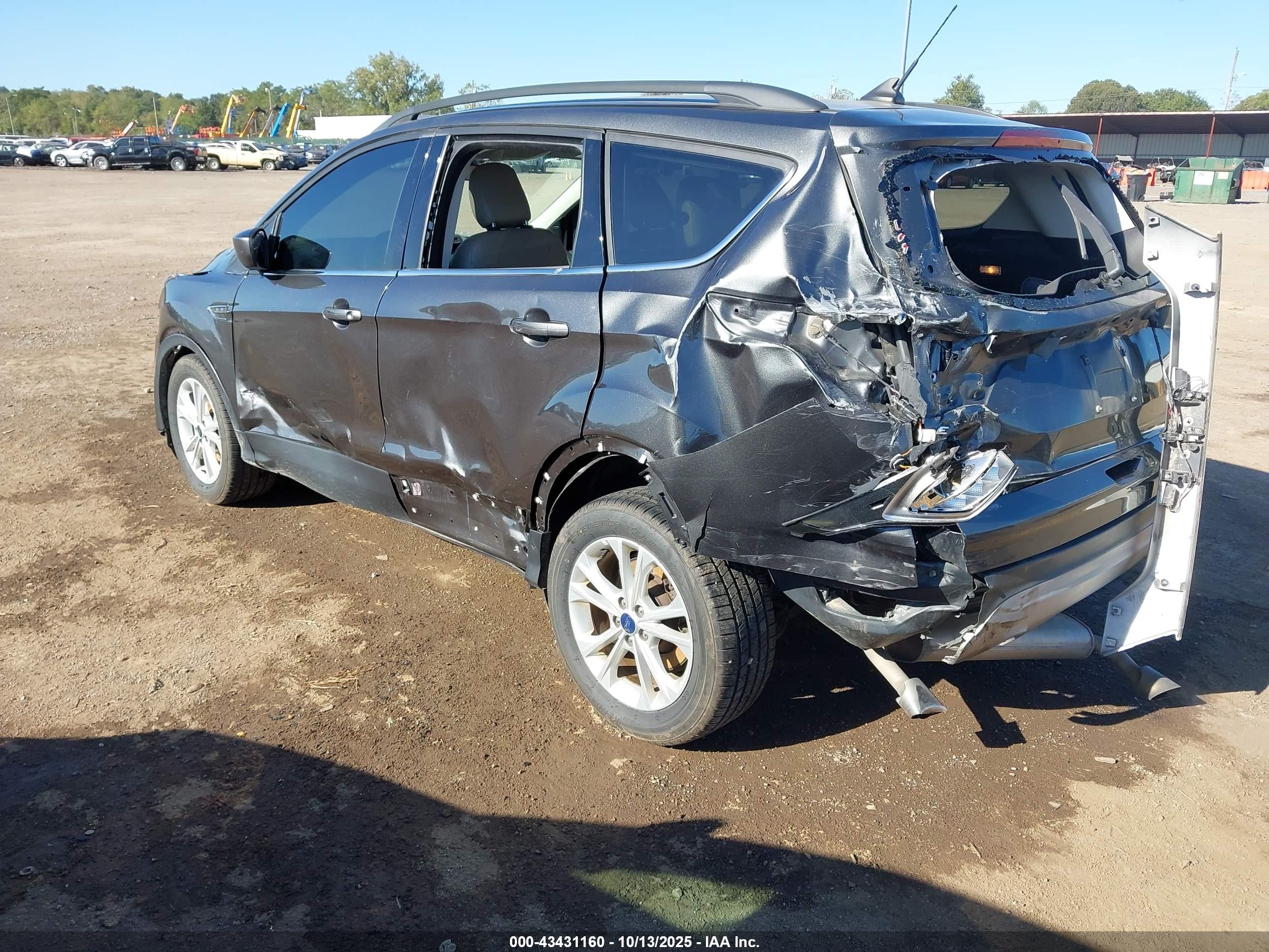 FORD ESCAPE image 3