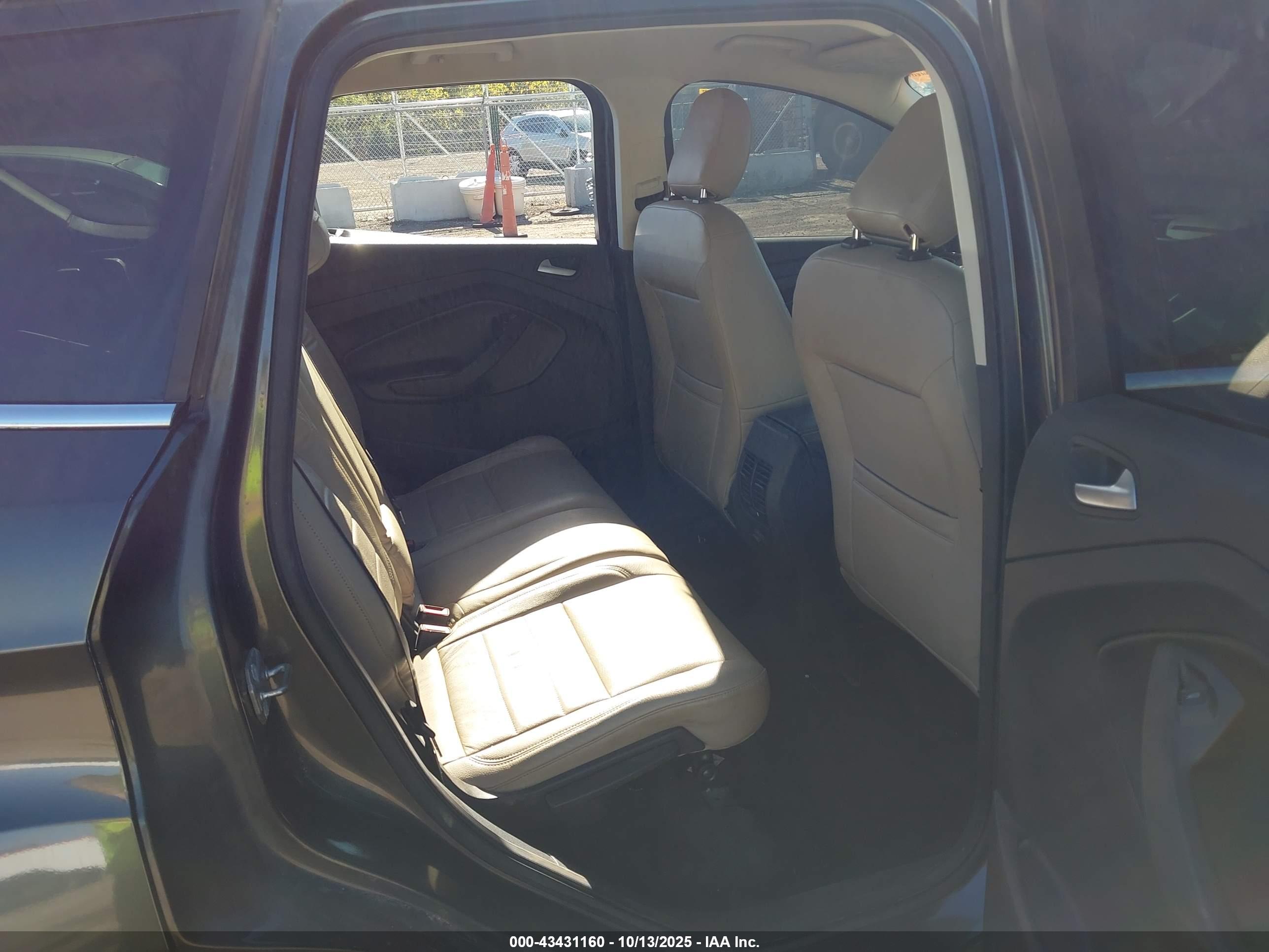 FORD ESCAPE image 8