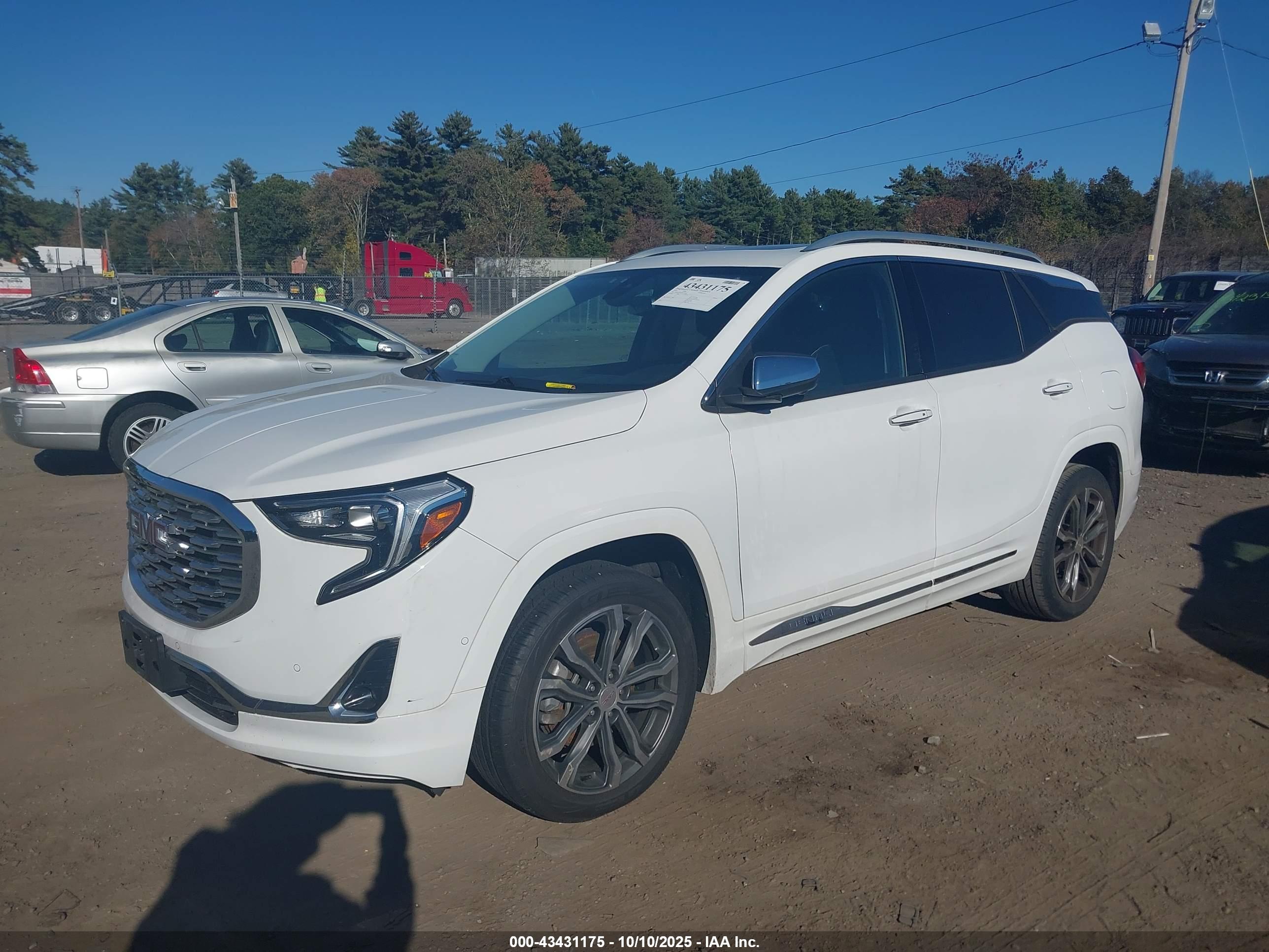 GMC TERRAIN image 2