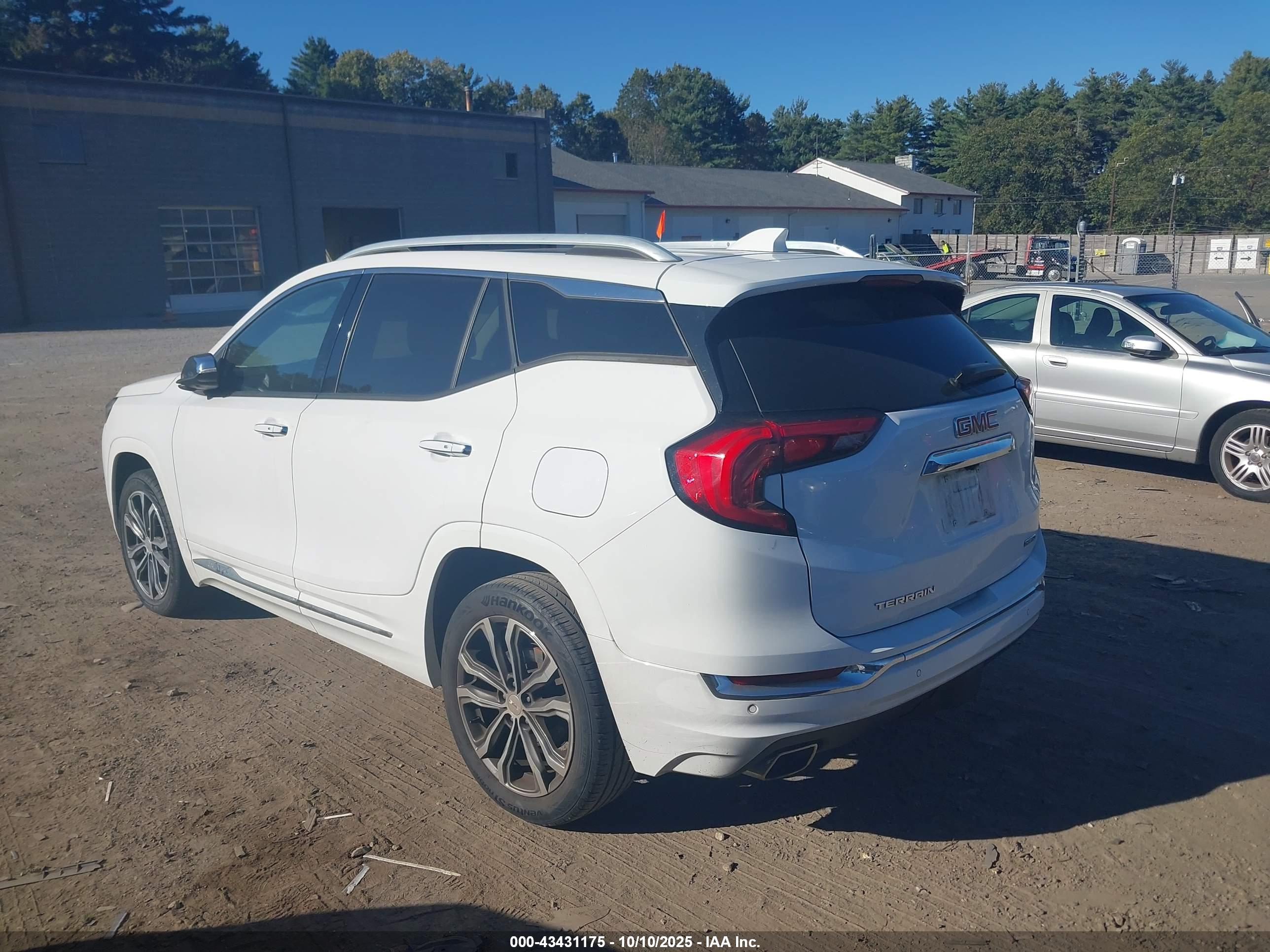 GMC TERRAIN image 3