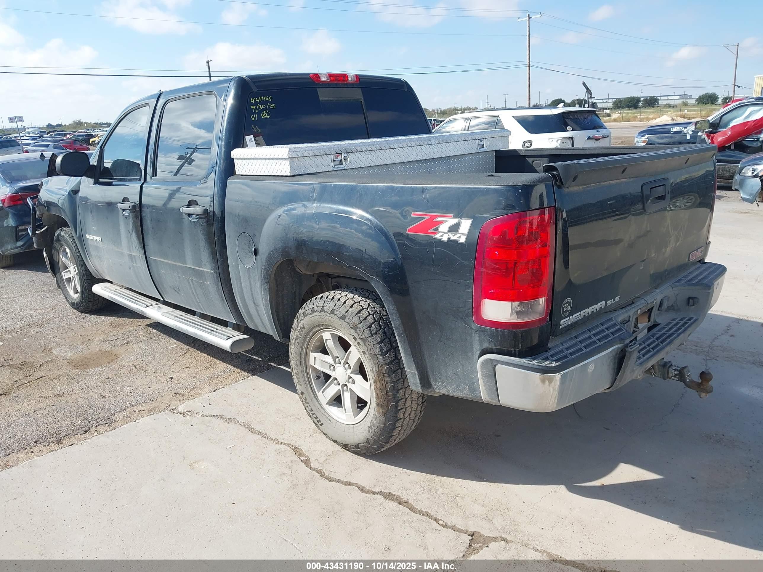 GMC SIERRA image 3