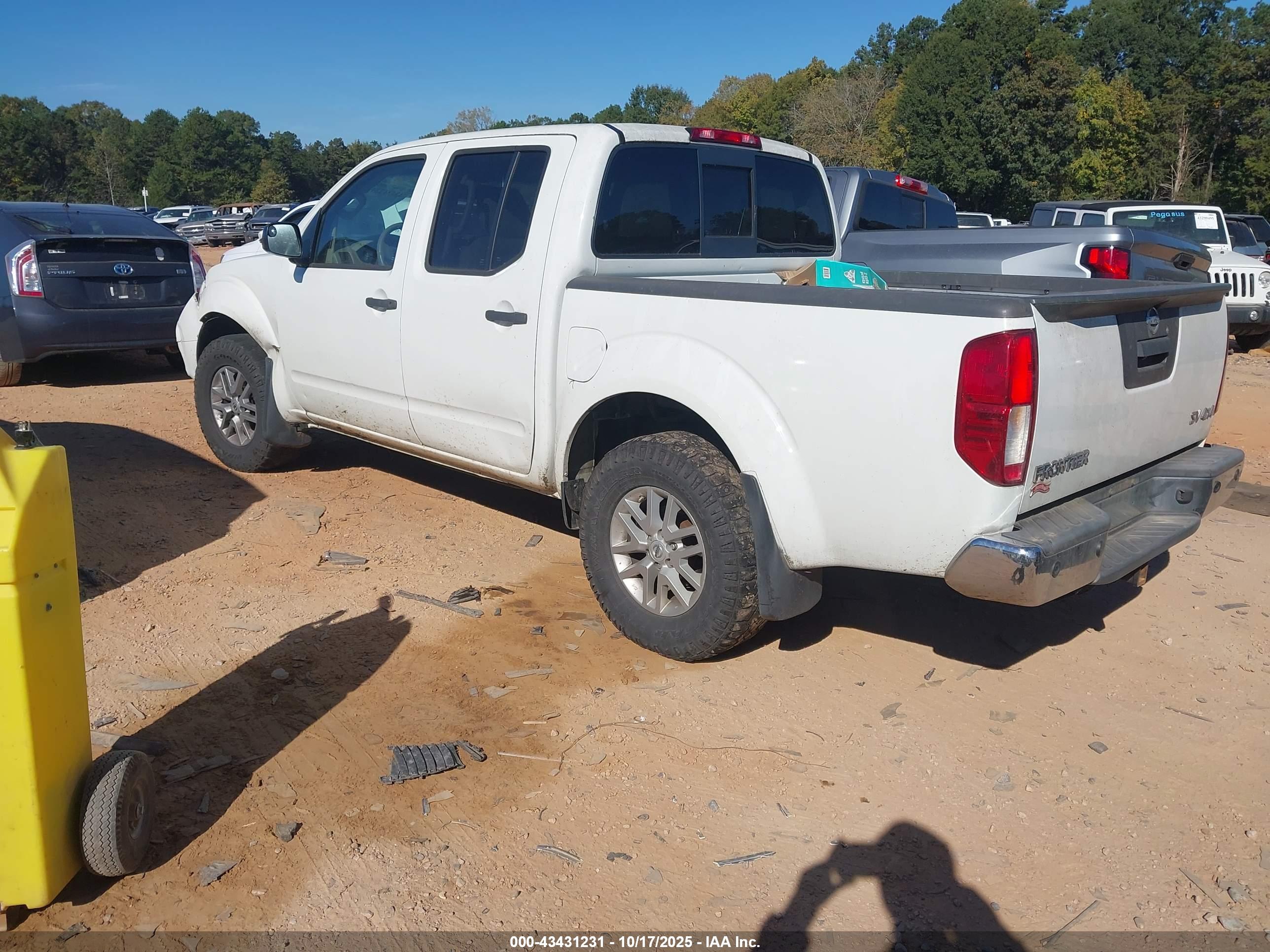 NISSAN FRONTIER image 3