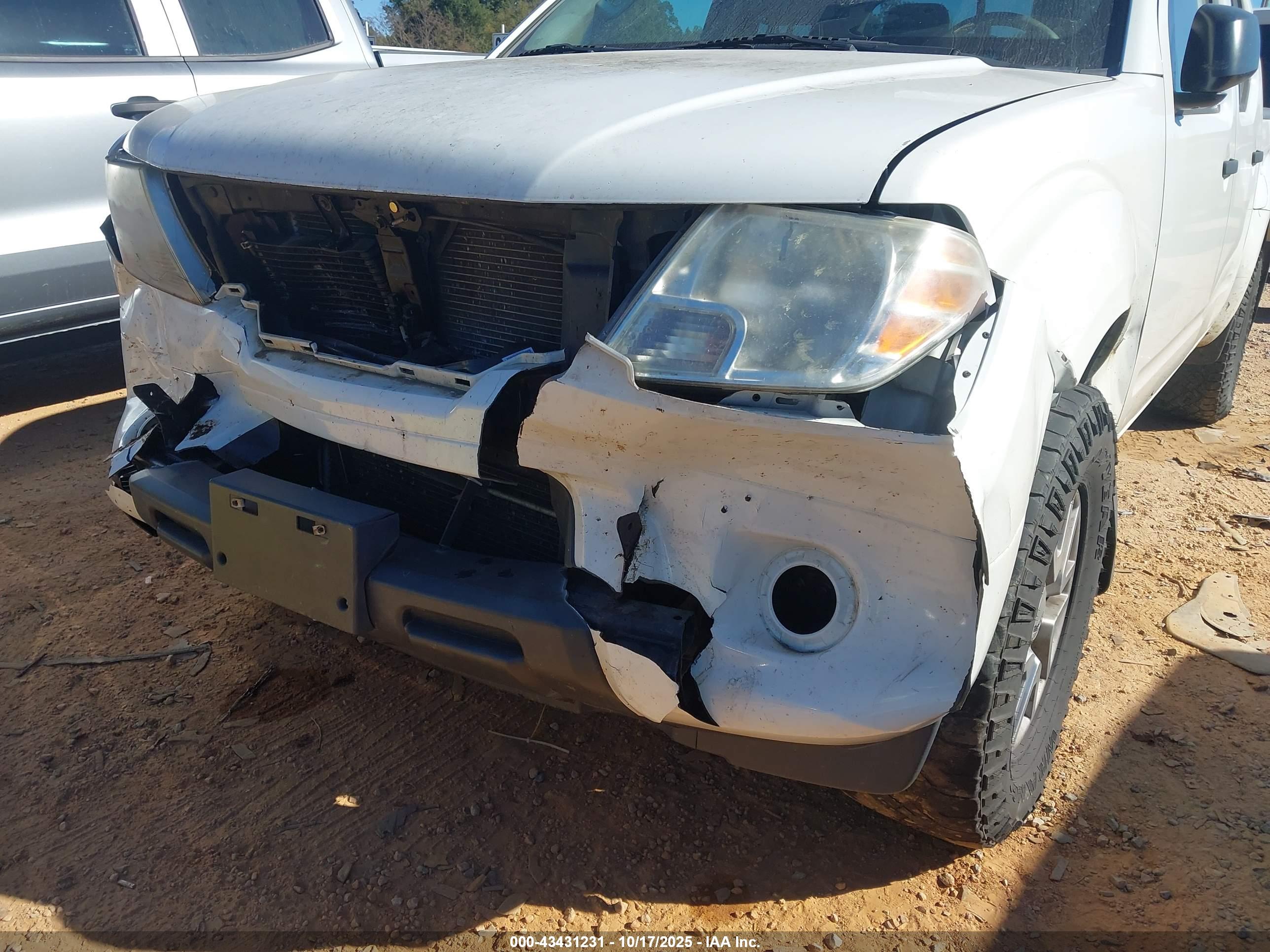 NISSAN FRONTIER image 6