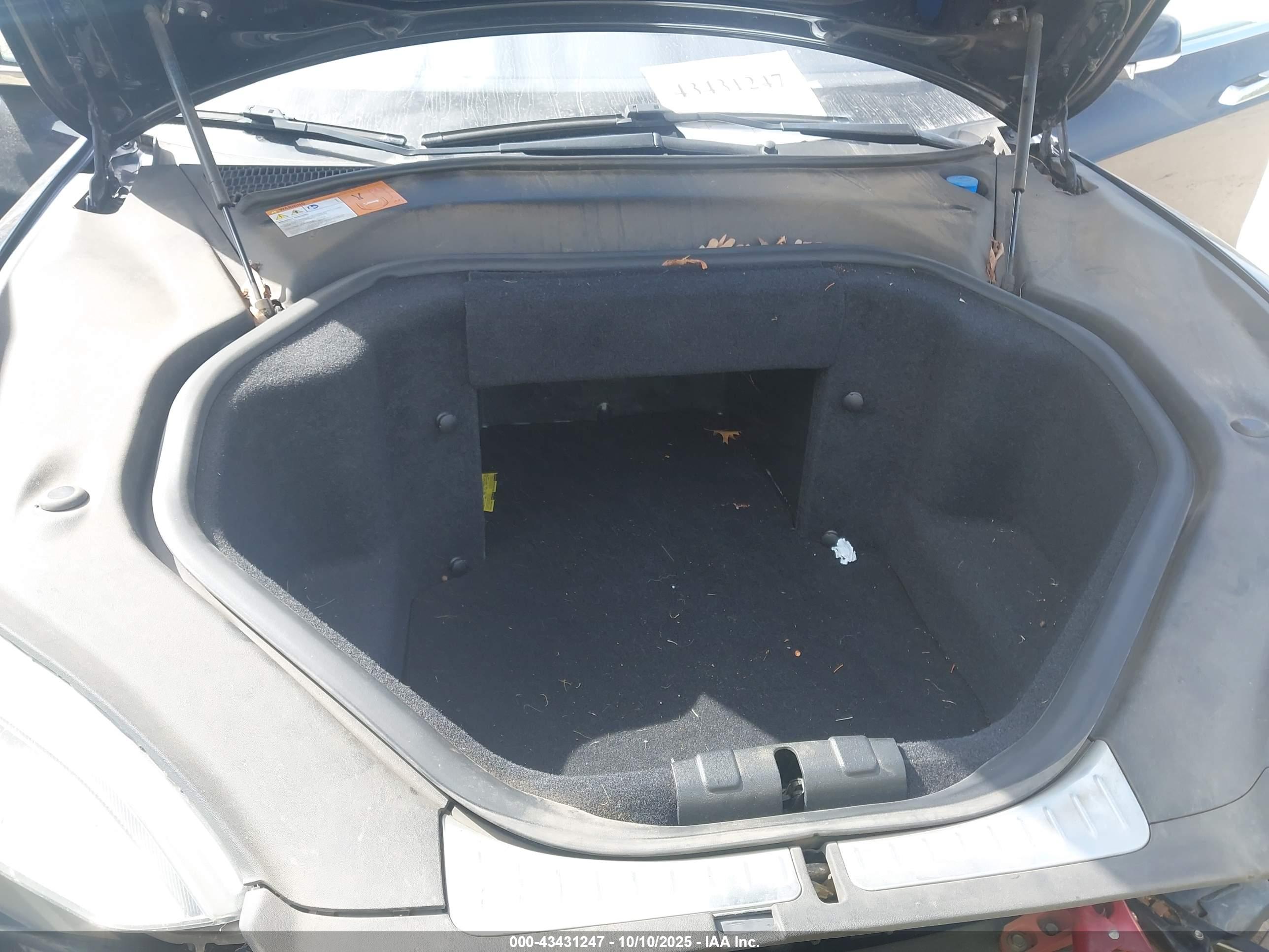 TESLA MODEL image 10