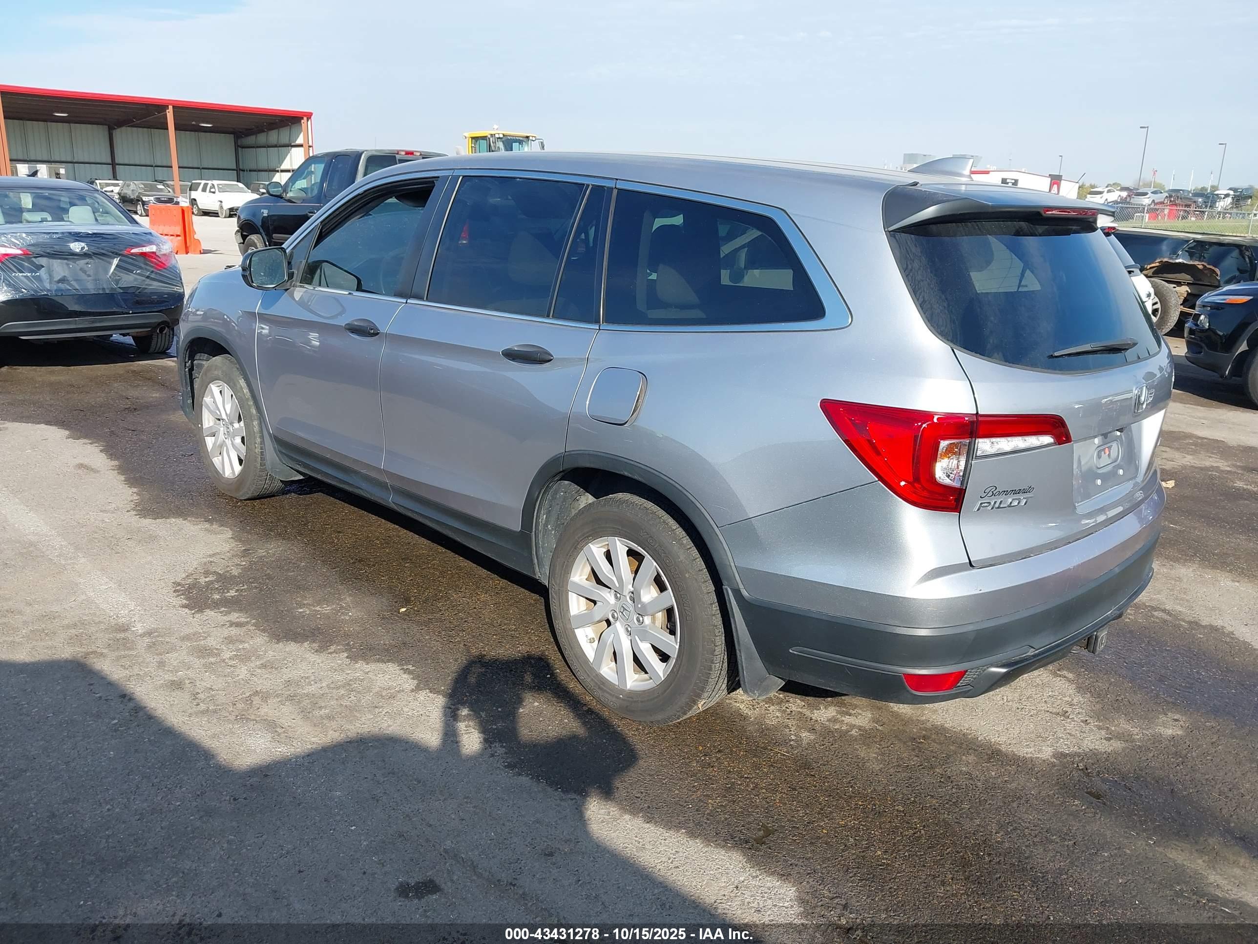 HONDA PILOT image 3