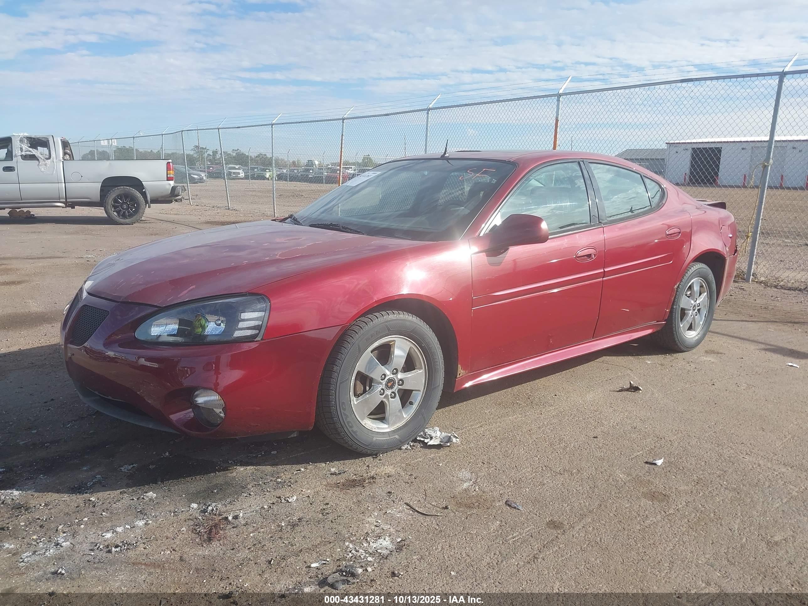 PONTIAC GRAND image 2