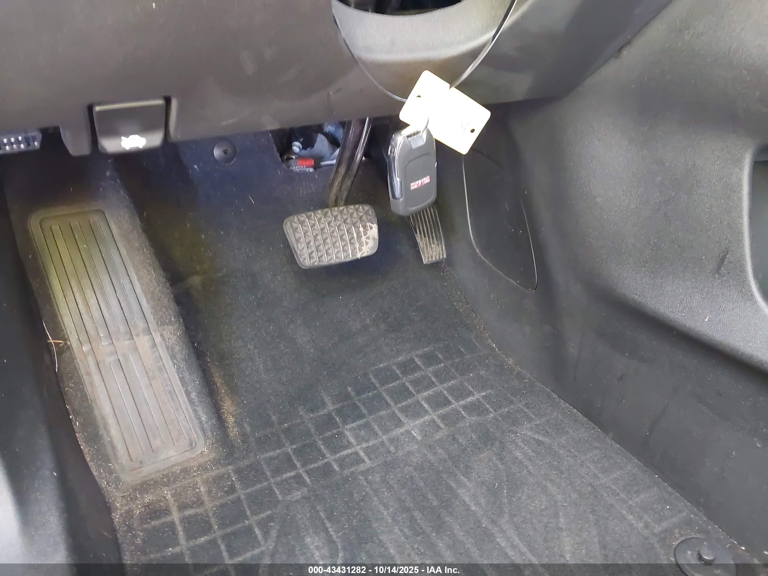 GMC TERRAIN image 11